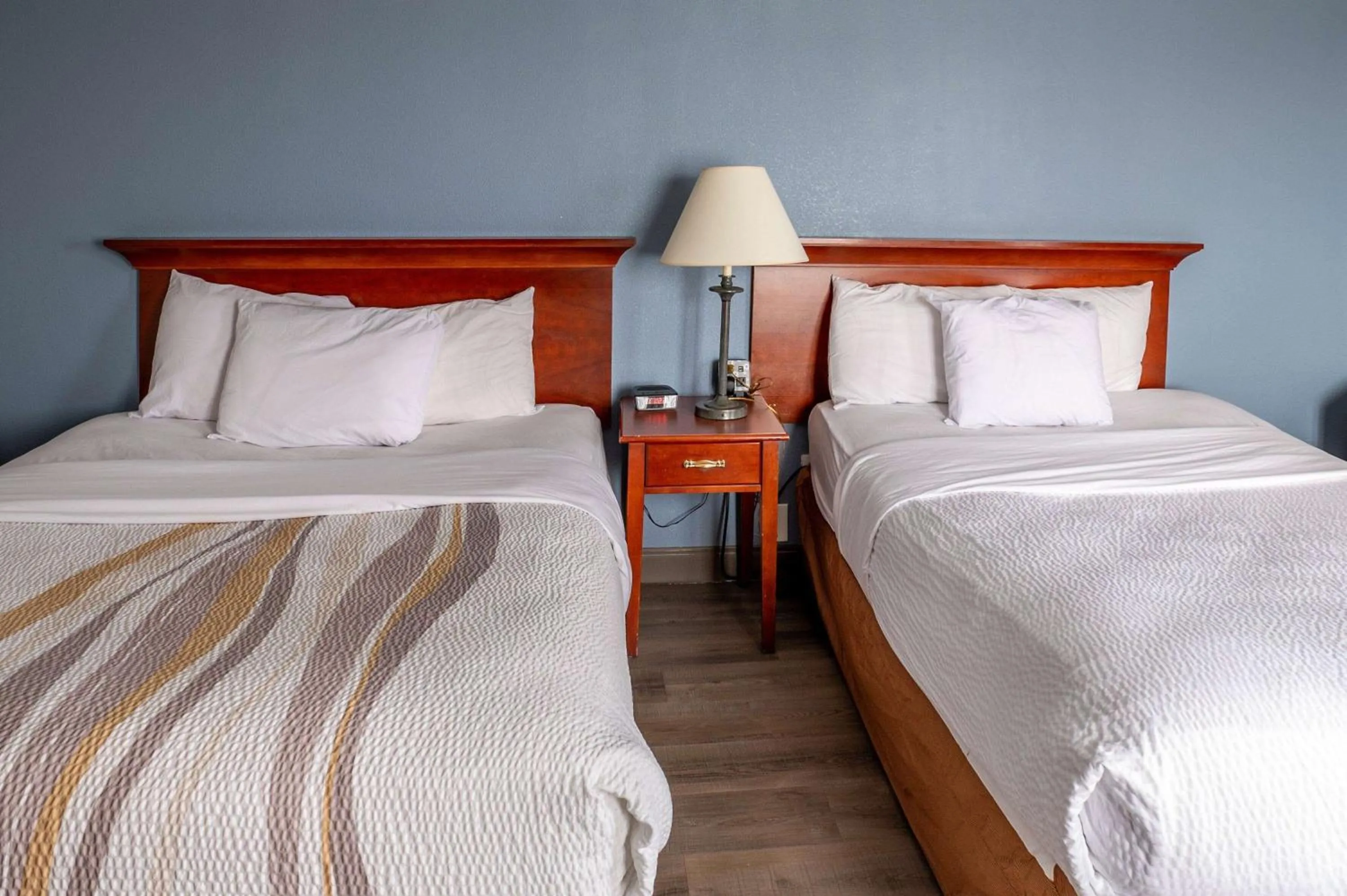 Photo of the whole room, Bed in La Quinta by Wyndham New Haven