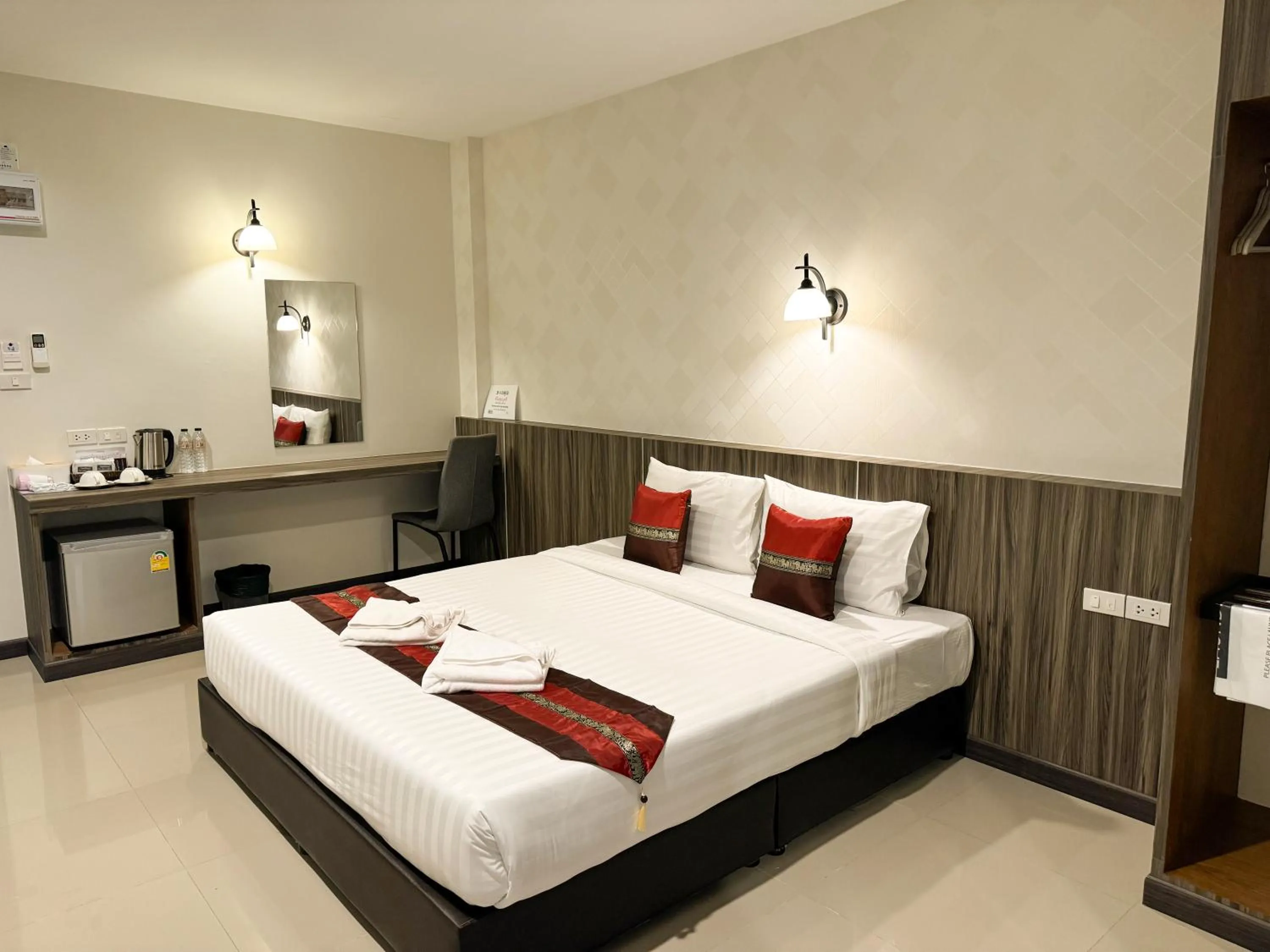 Bed in THE HUB SURATTHANl