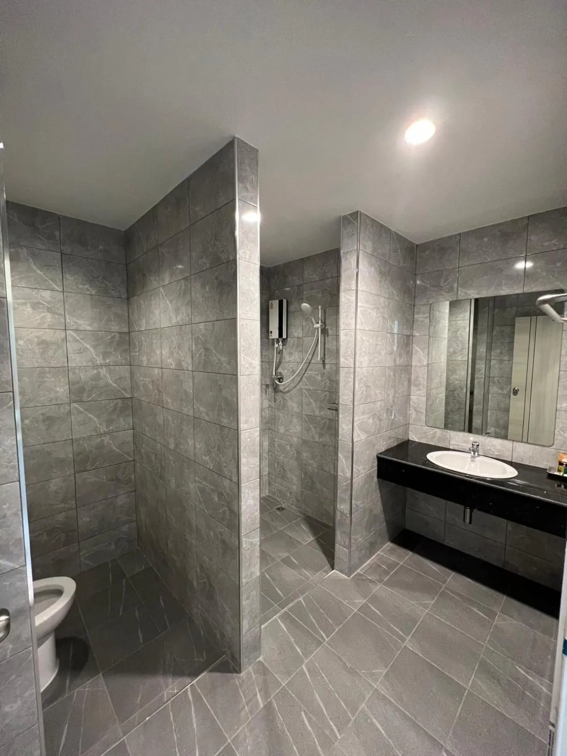 Toilet in THE HUB SURATTHANl