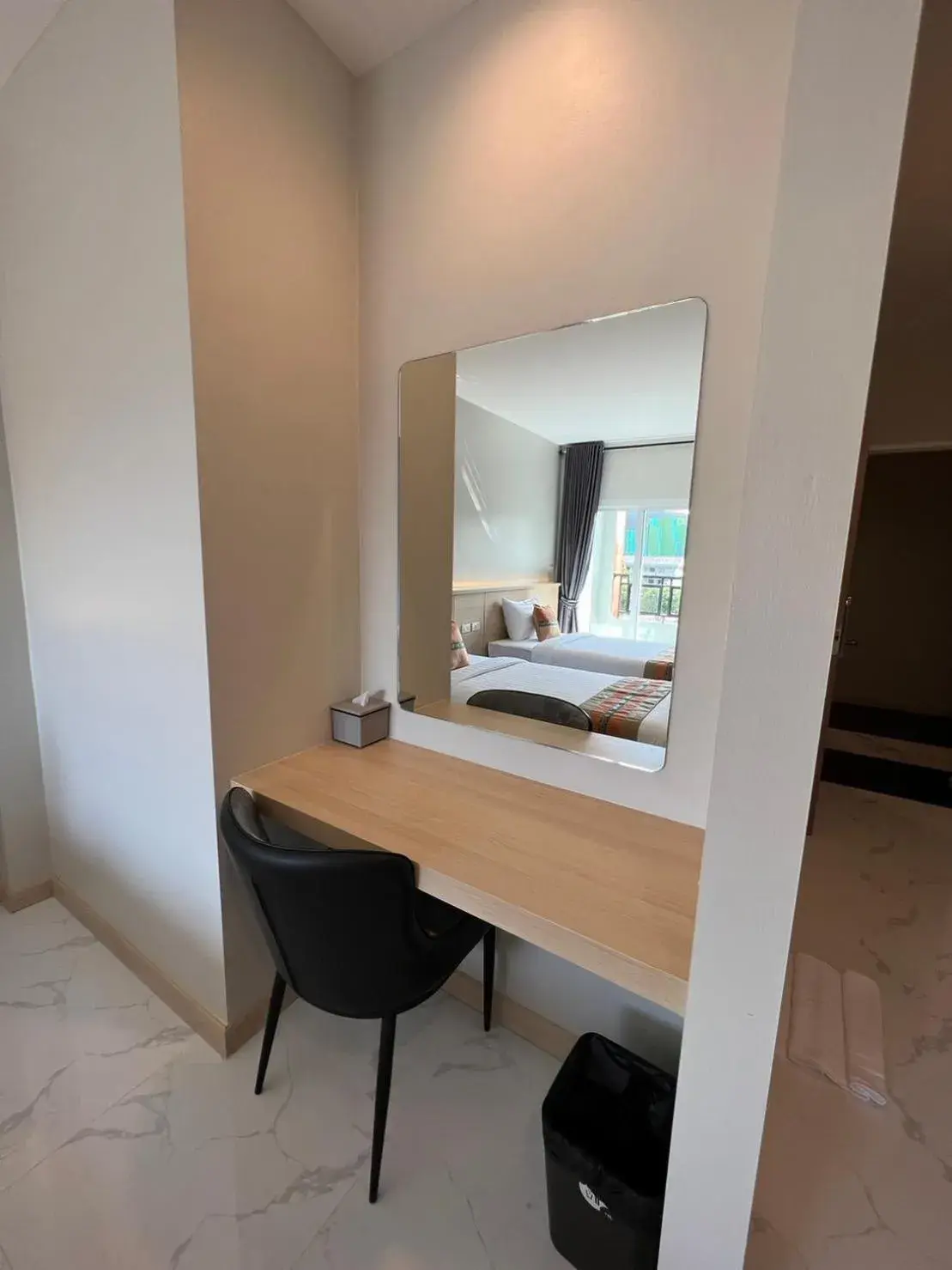 Deluxe King Room in THE HUB SURATTHANl Deluxe King Room in THE HUB SURATTHANl