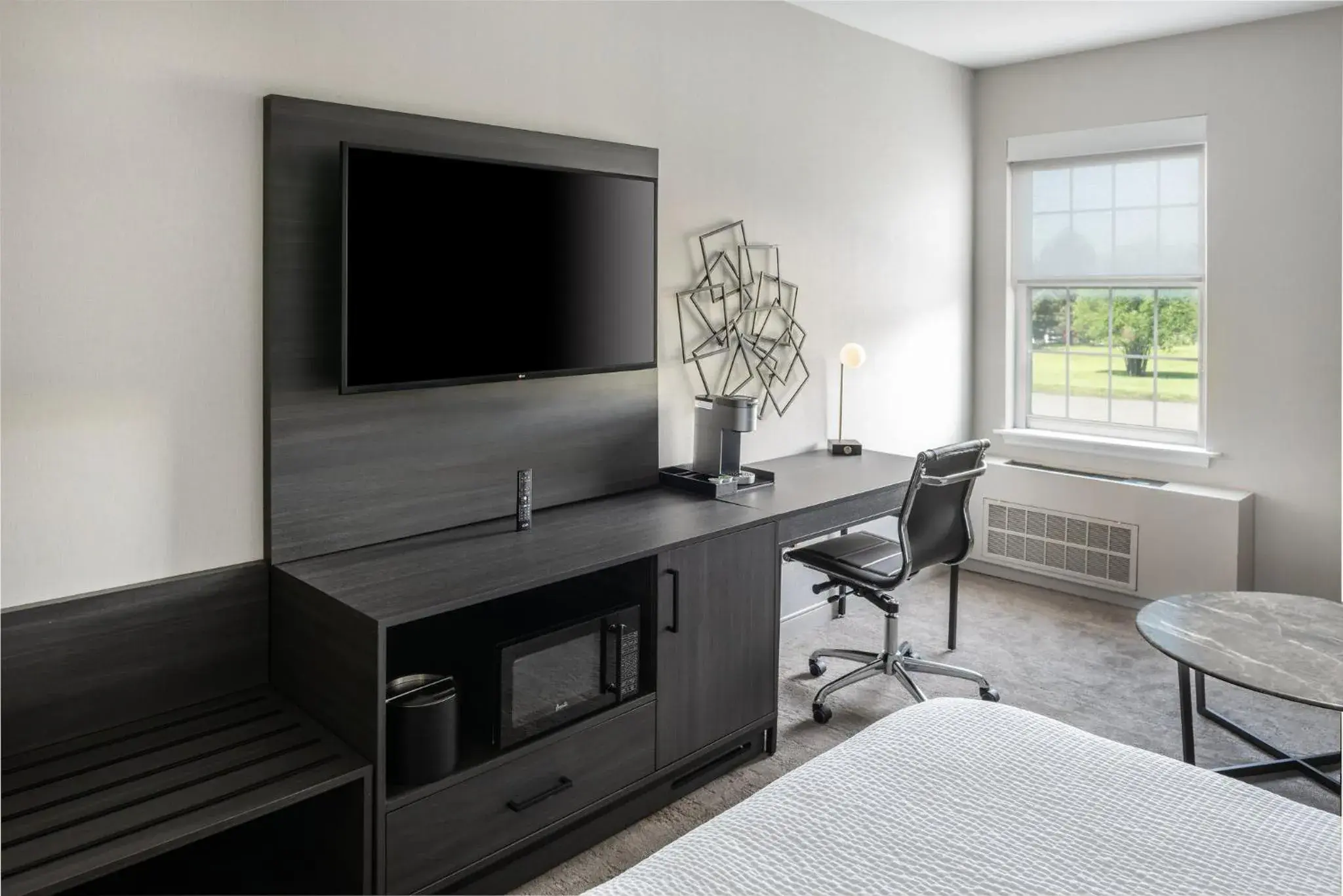 Photo of the whole room, Bed in La Quinta by Wyndham St. Albans Photo of the whole room, Bed in La Quinta by Wyndham St. Albans