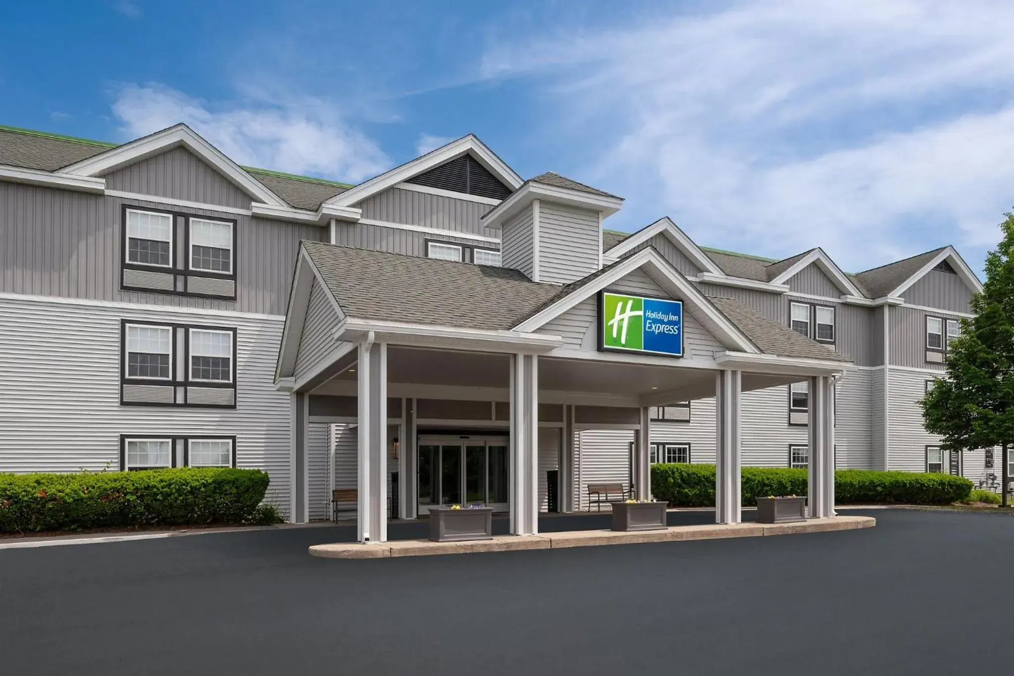 Property building in La Quinta by Wyndham St. Albans Property building in La Quinta by Wyndham St. Albans