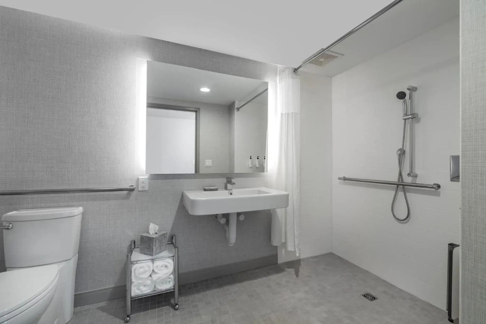 Photo of the whole room in La Quinta by Wyndham St. Albans Photo of the whole room in La Quinta by Wyndham St. Albans