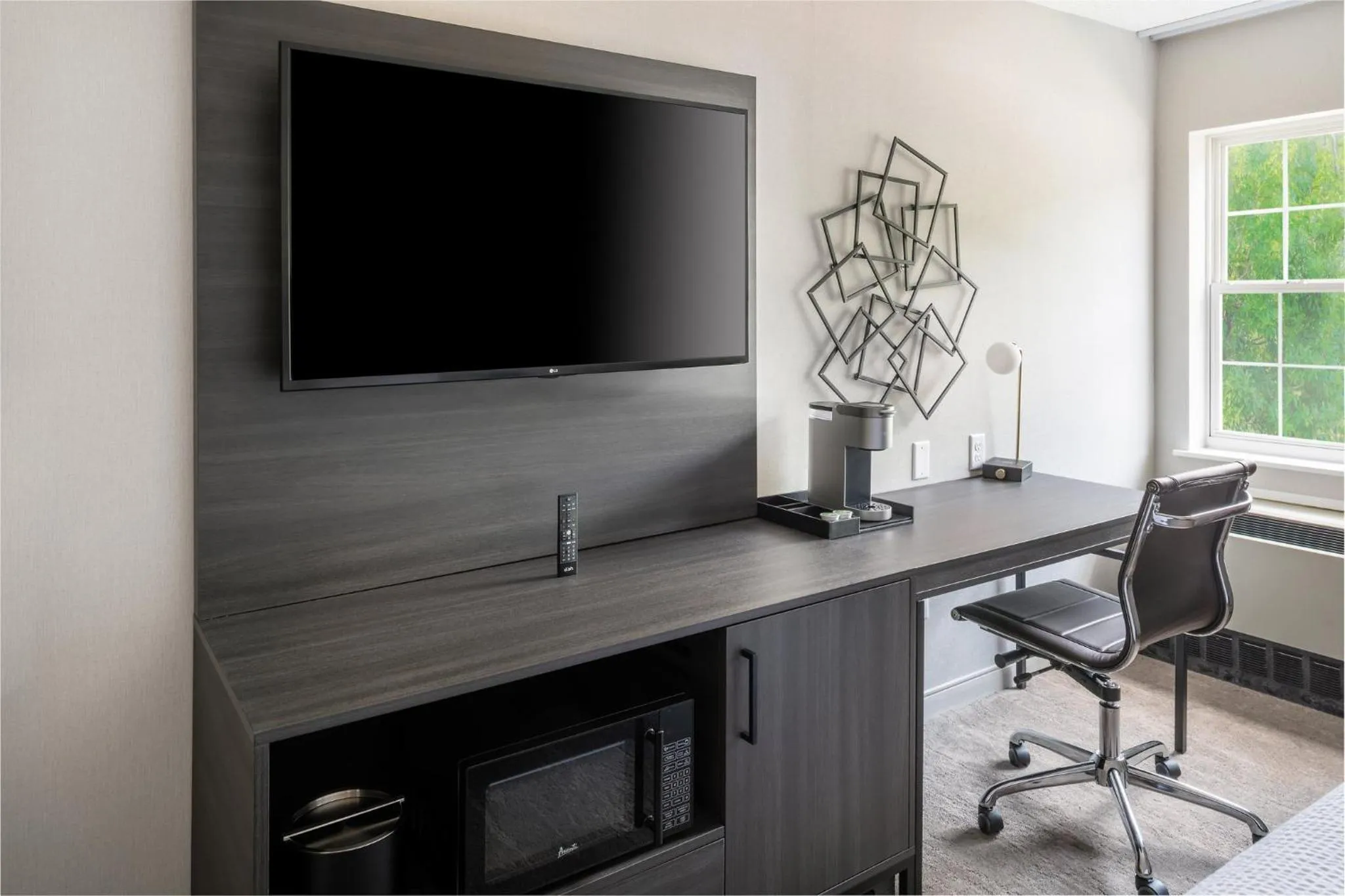 Bedroom in Holiday Inn Express St. Albans by IHG