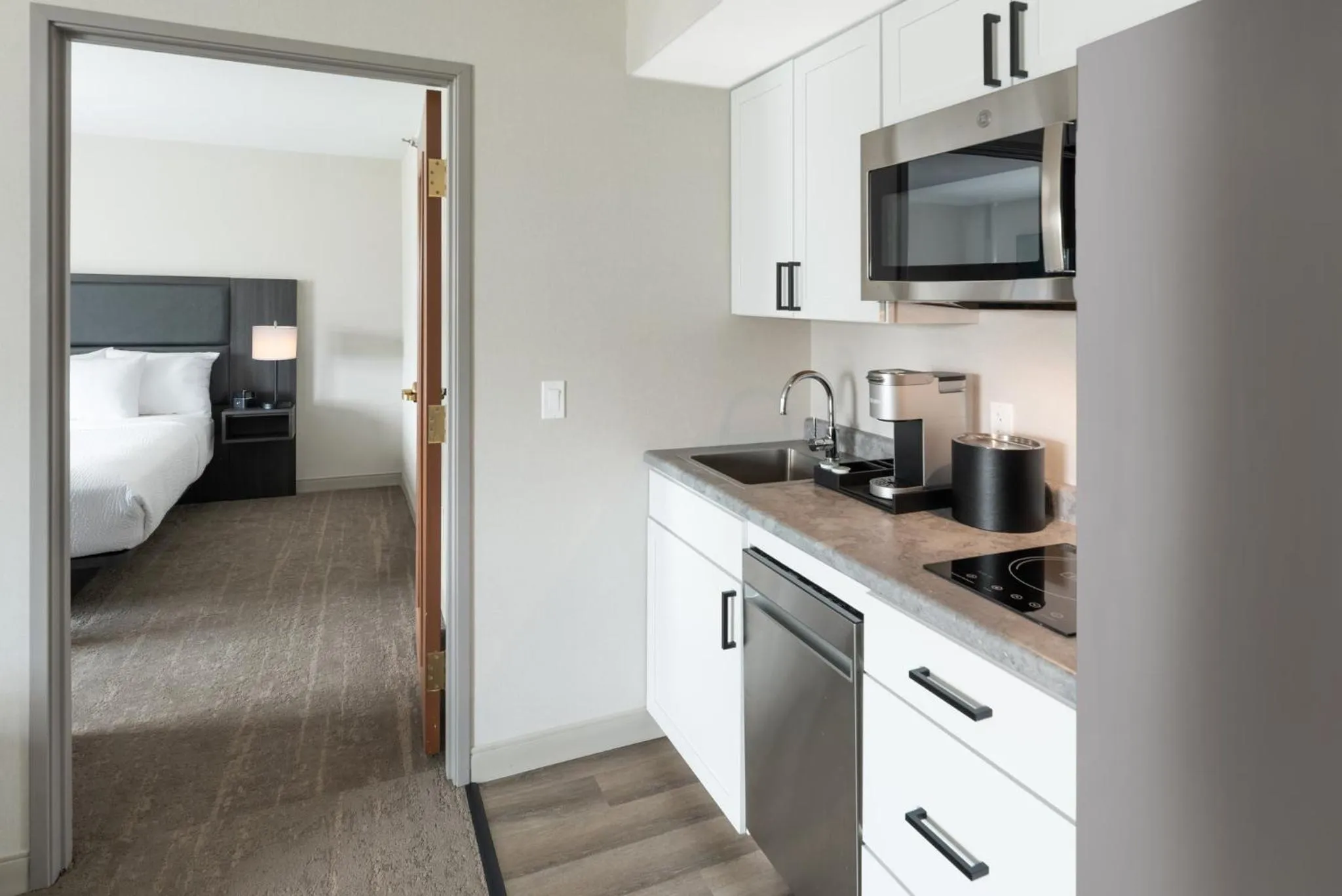 Photo of the whole room, Bed in La Quinta by Wyndham St. Albans