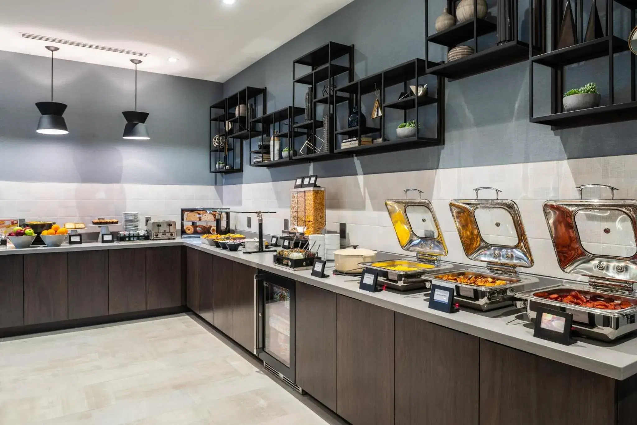 Breakfast in La Quinta by Wyndham St. Albans Breakfast in La Quinta by Wyndham St. Albans