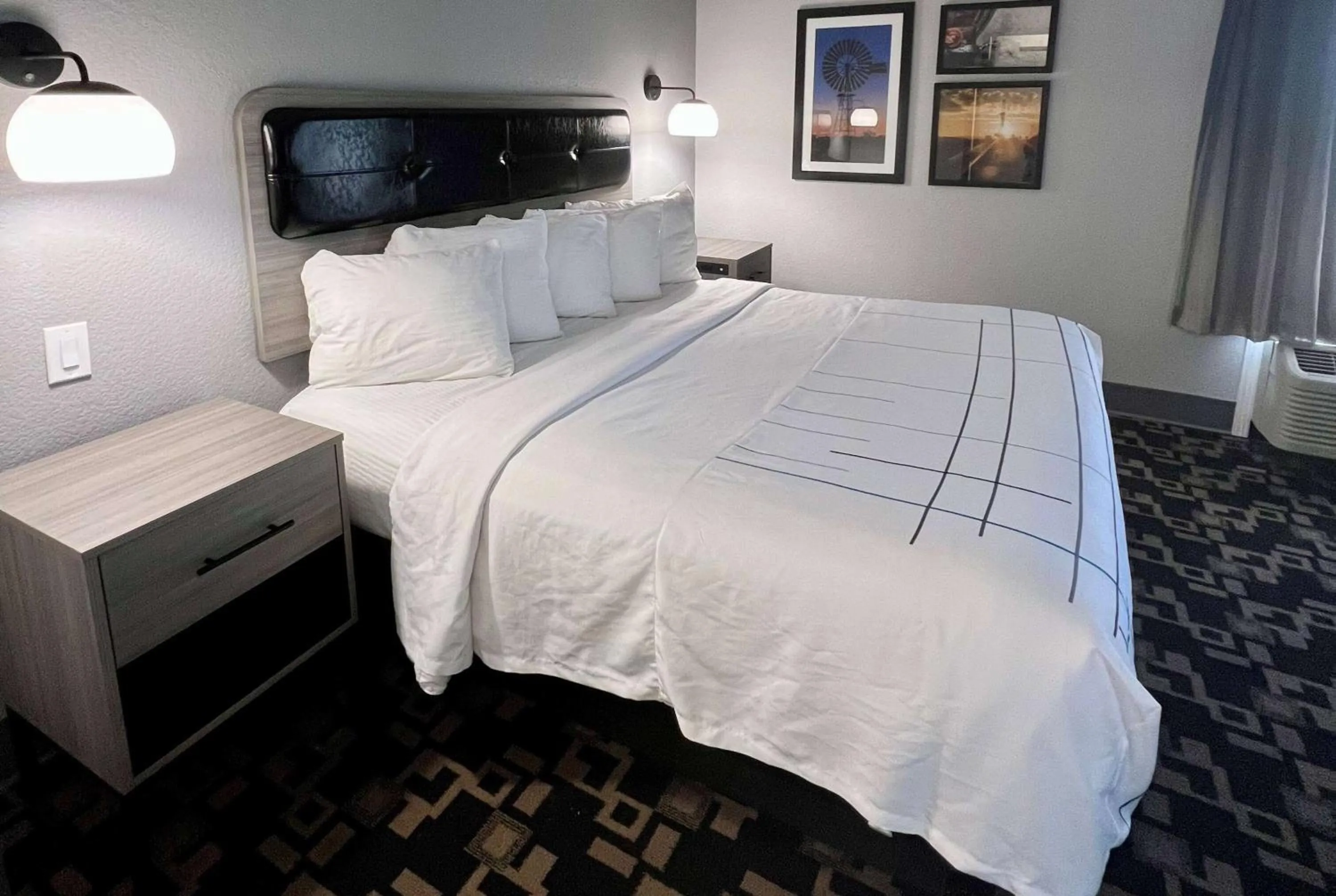 Photo of the whole room, Bed in La Quinta by Wyndham Big Spring