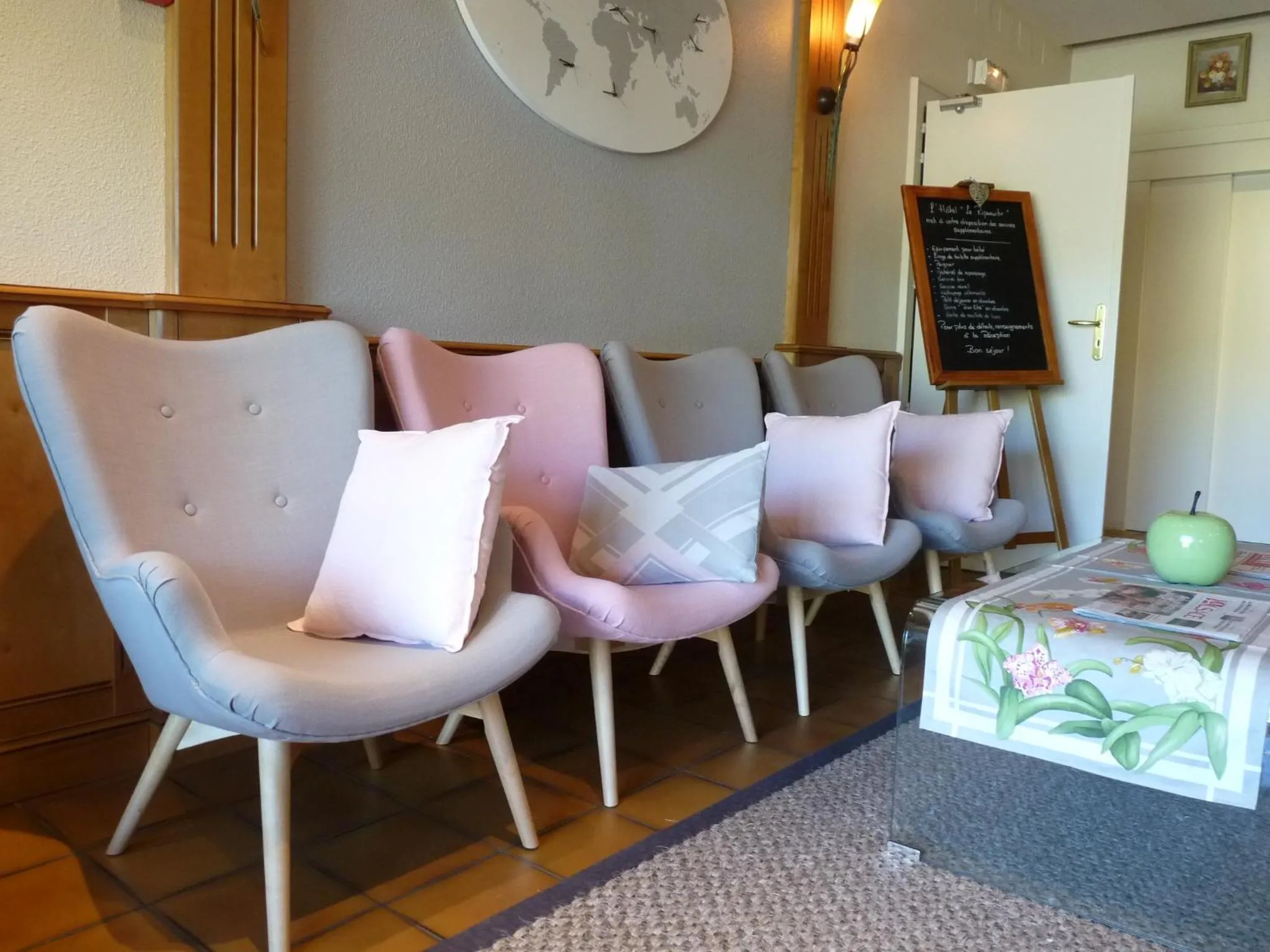 Lobby or reception in Hôtel Le Riquewihr