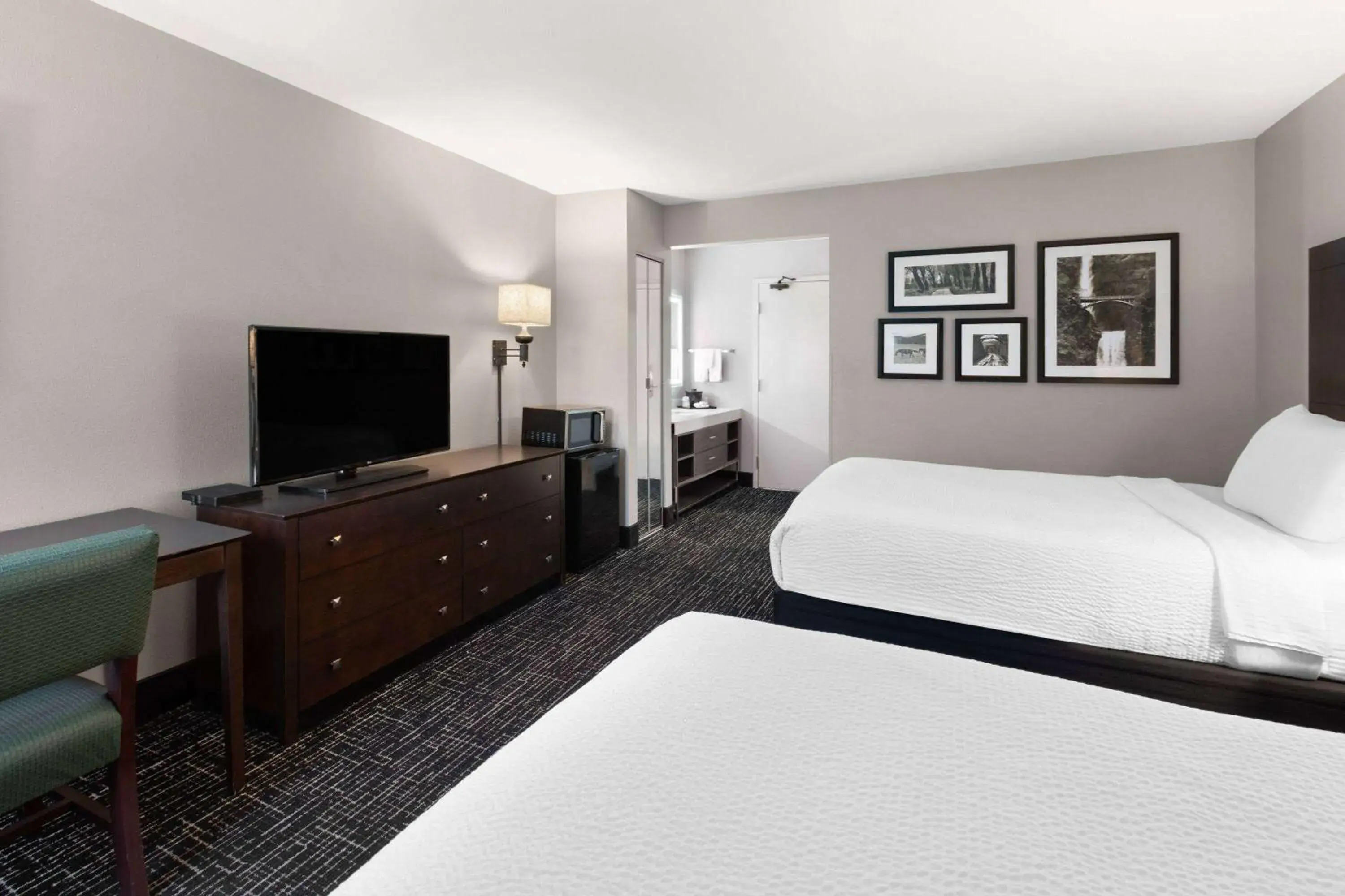 Photo of the whole room, Bed in La Quinta Inn by Wyndham Sheboygan Photo of the whole room, Bed in La Quinta Inn by Wyndham Sheboygan