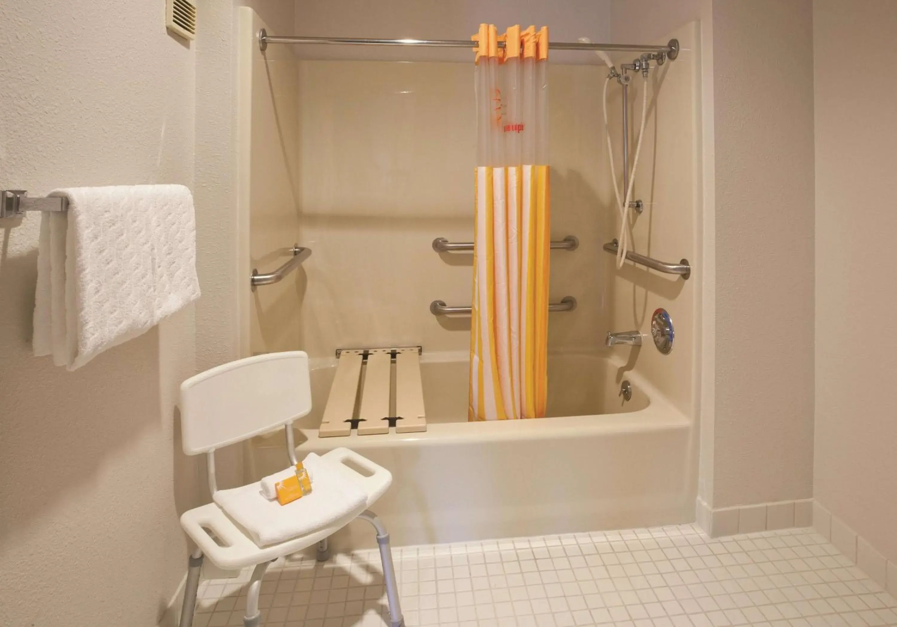 Photo of the whole room in La Quinta Inn by Wyndham Sheboygan Photo of the whole room in La Quinta Inn by Wyndham Sheboygan