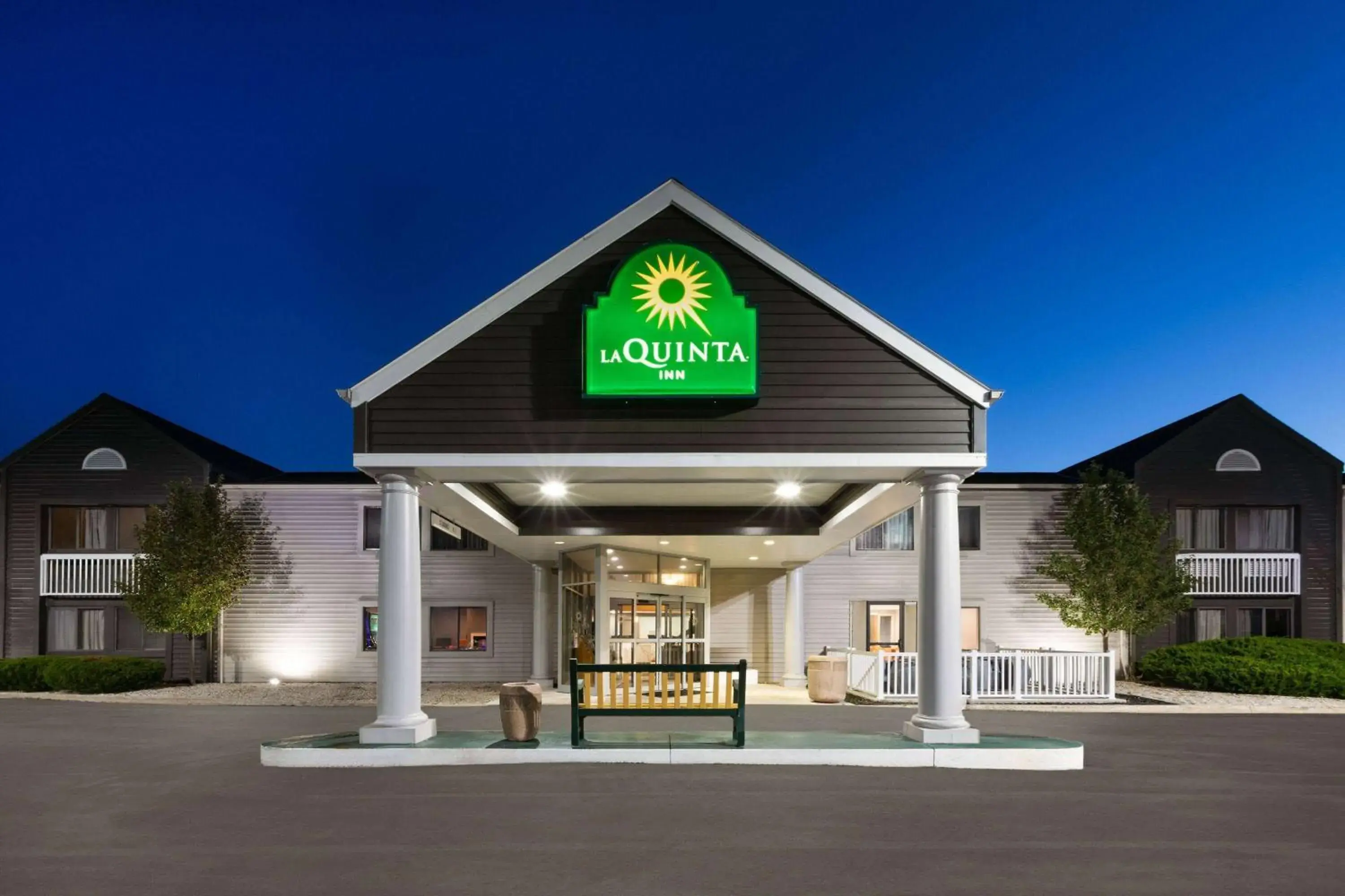 Property building in La Quinta Inn by Wyndham Sheboygan Property building in La Quinta Inn by Wyndham Sheboygan