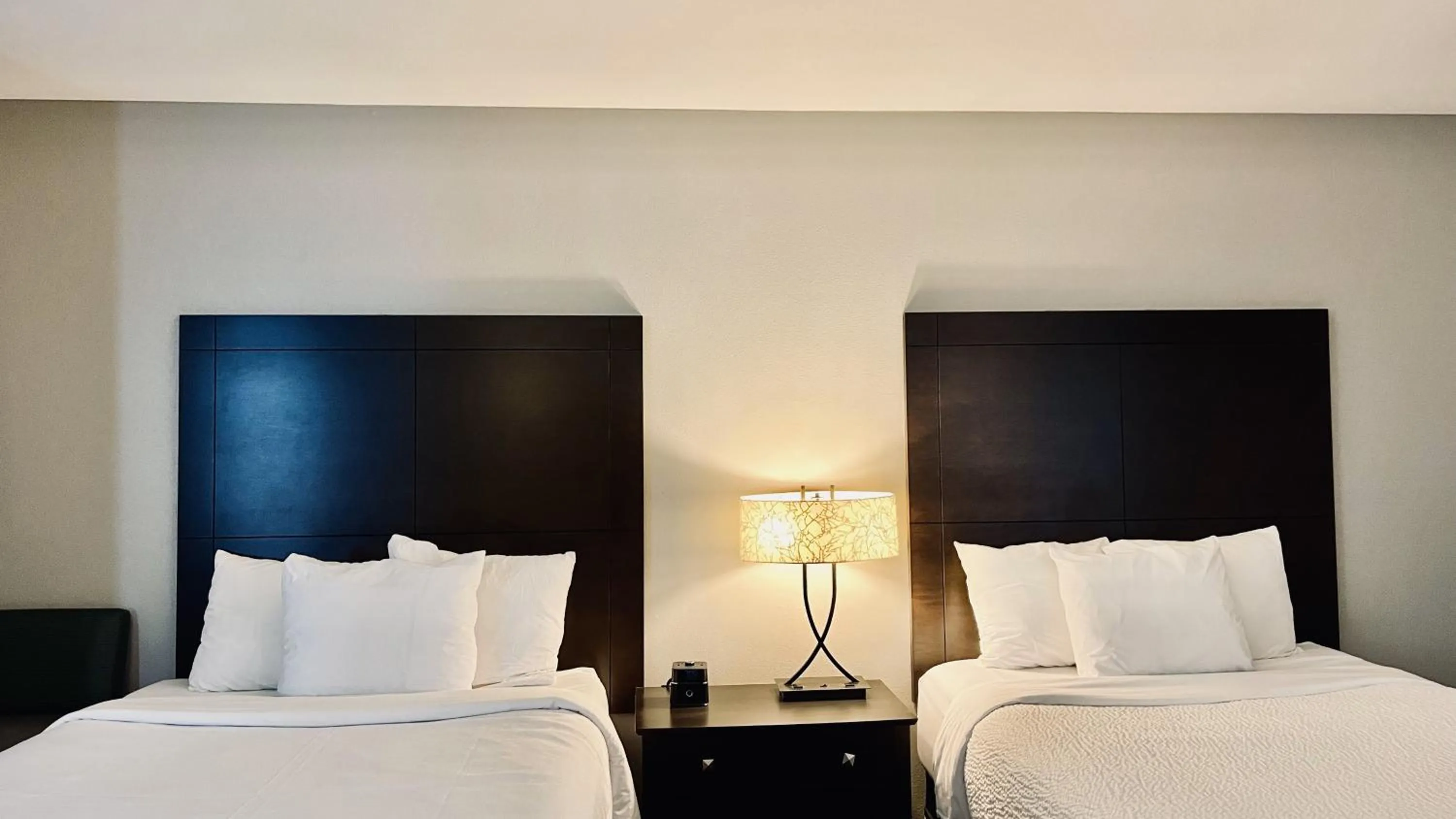 Bedroom, Bed in La Quinta Inn by Wyndham Sheboygan