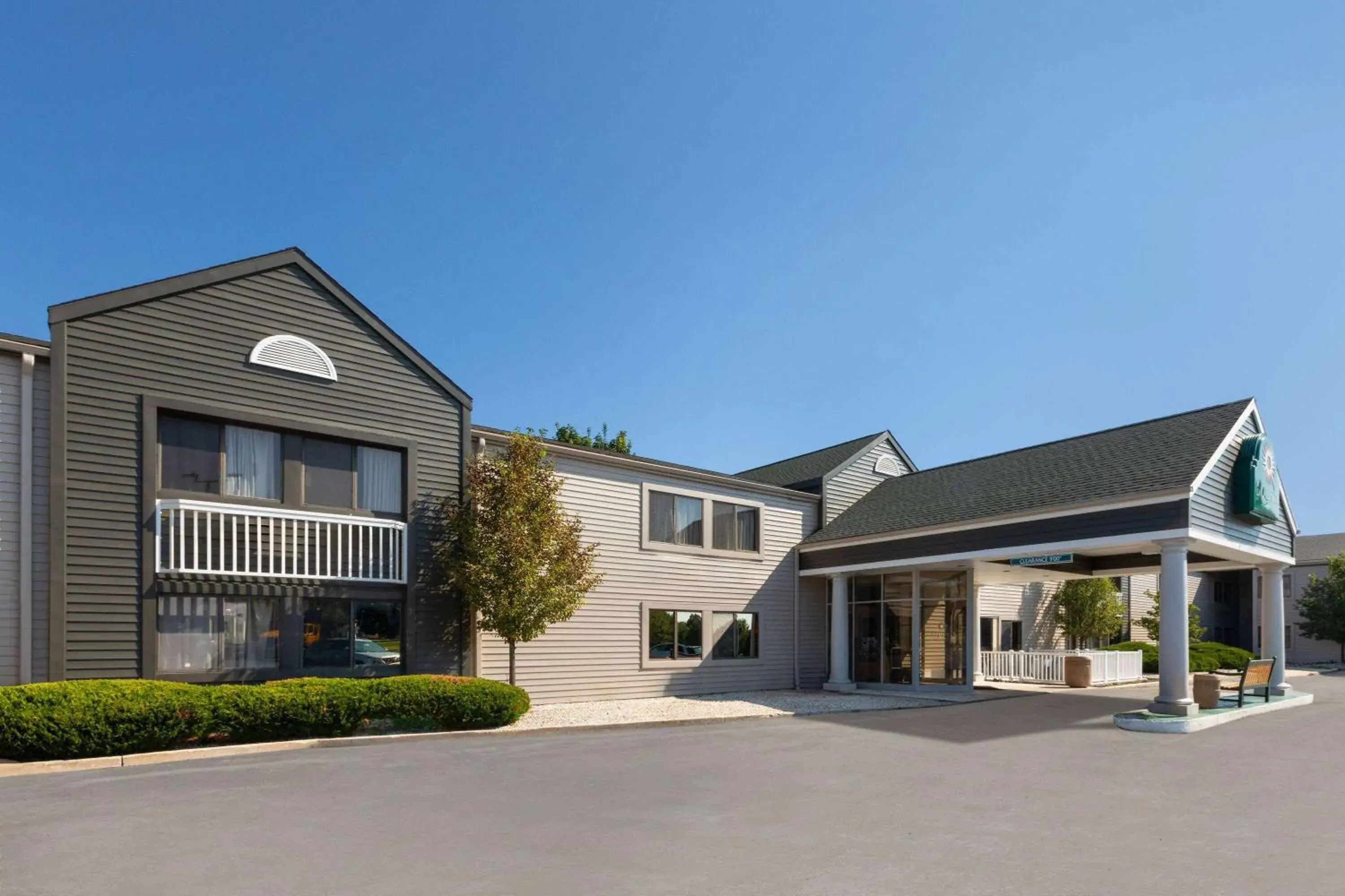 Property building in La Quinta Inn by Wyndham Sheboygan Property building in La Quinta Inn by Wyndham Sheboygan