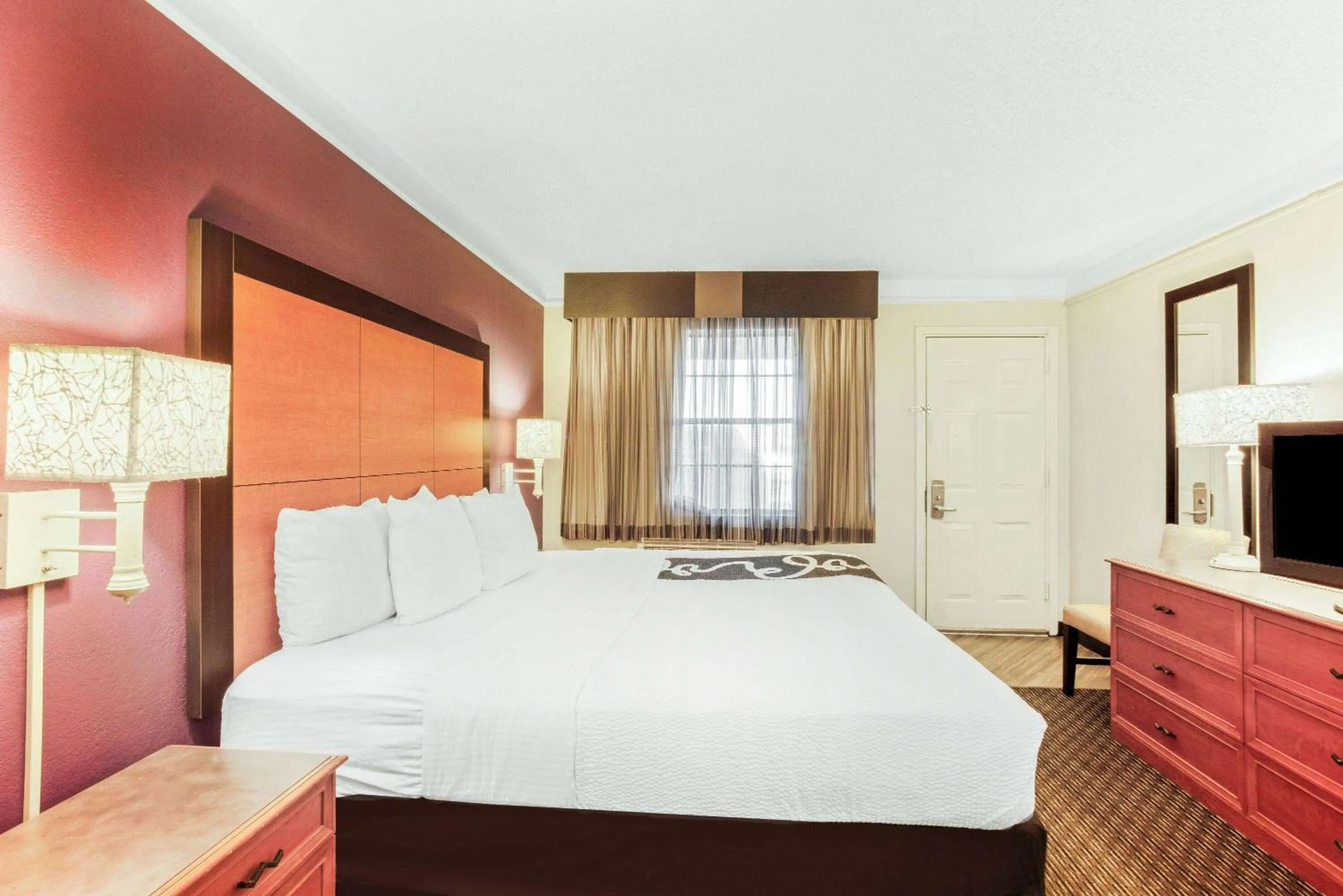 Photo of the whole room, Bed in La Quinta Inn by Wyndham and Conference Center San Angelo