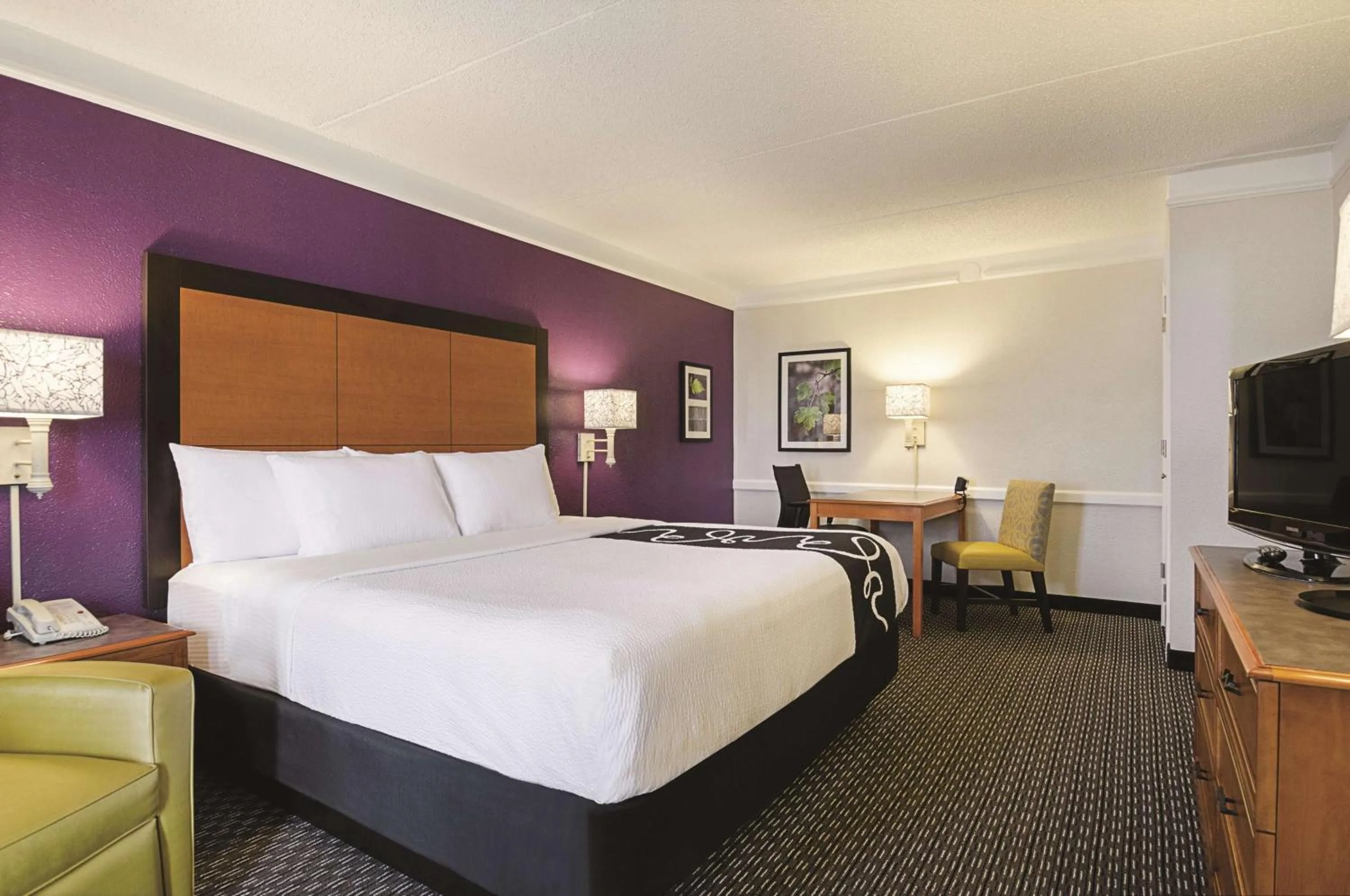 Photo of the whole room, Bed in La Quinta Inn by Wyndham and Conference Center San Angelo