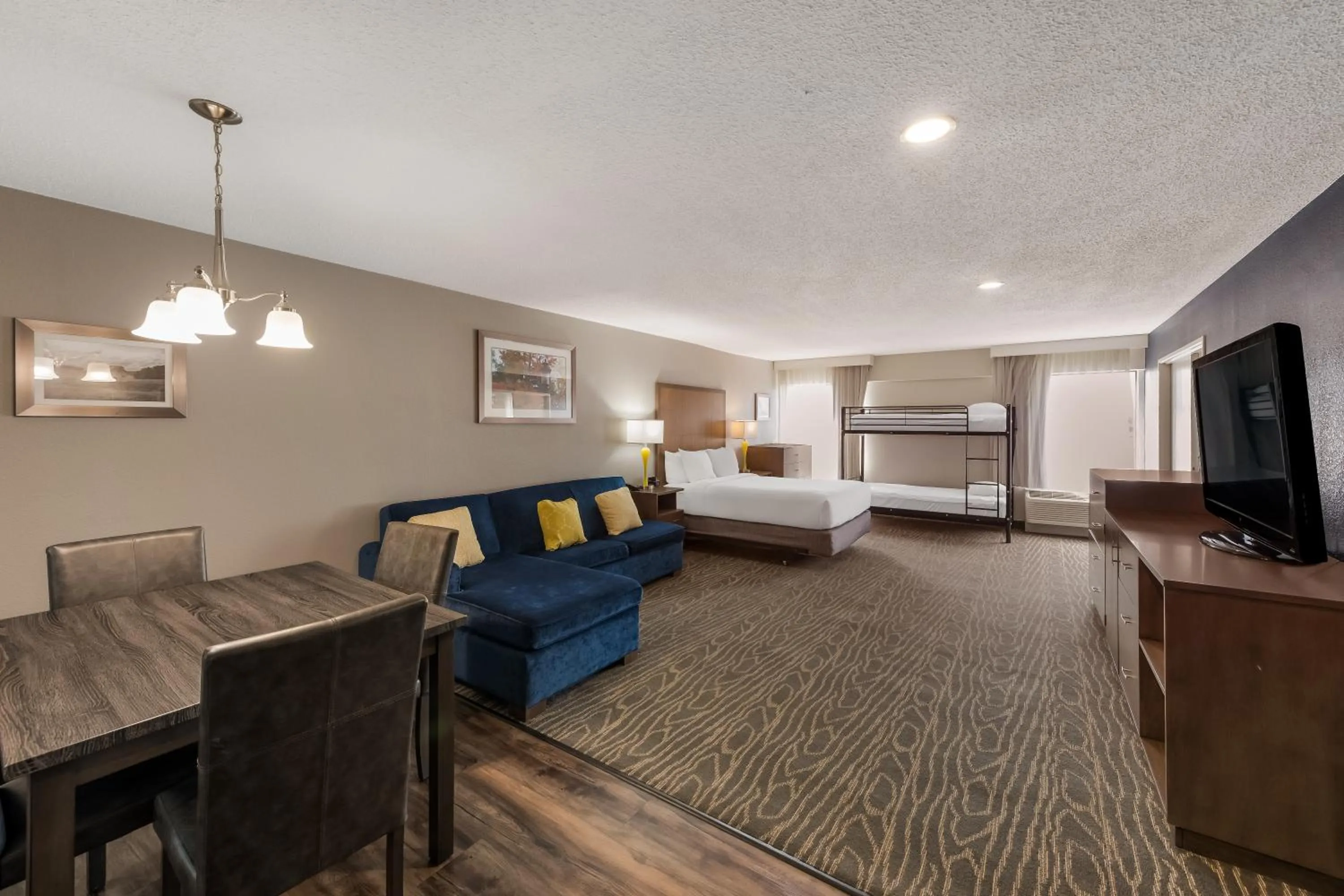 Bedroom, Bed in Comfort Inn & Suites Tipp City Dayton North I-75