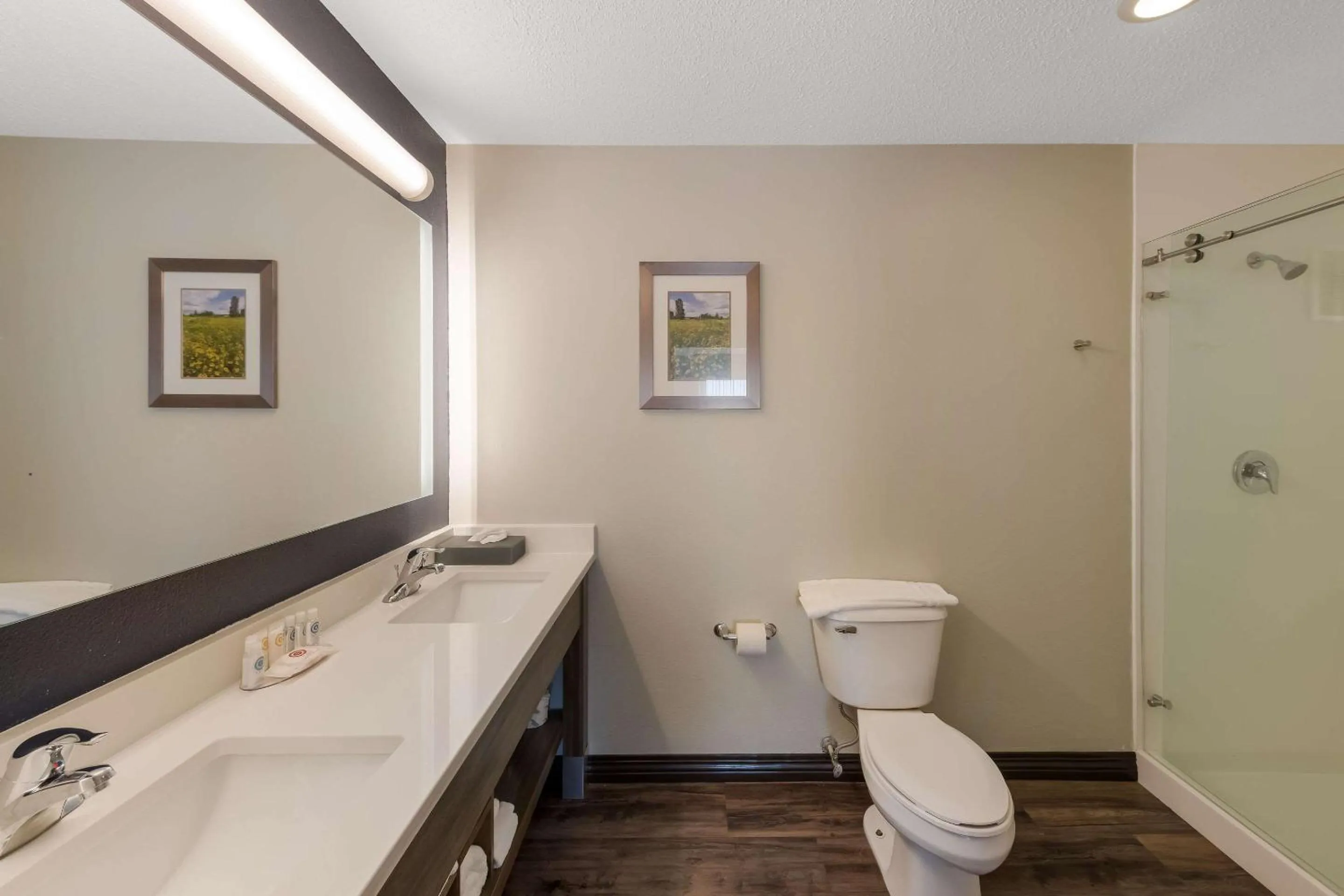 Bedroom in Comfort Inn & Suites Tipp City Dayton North I-75