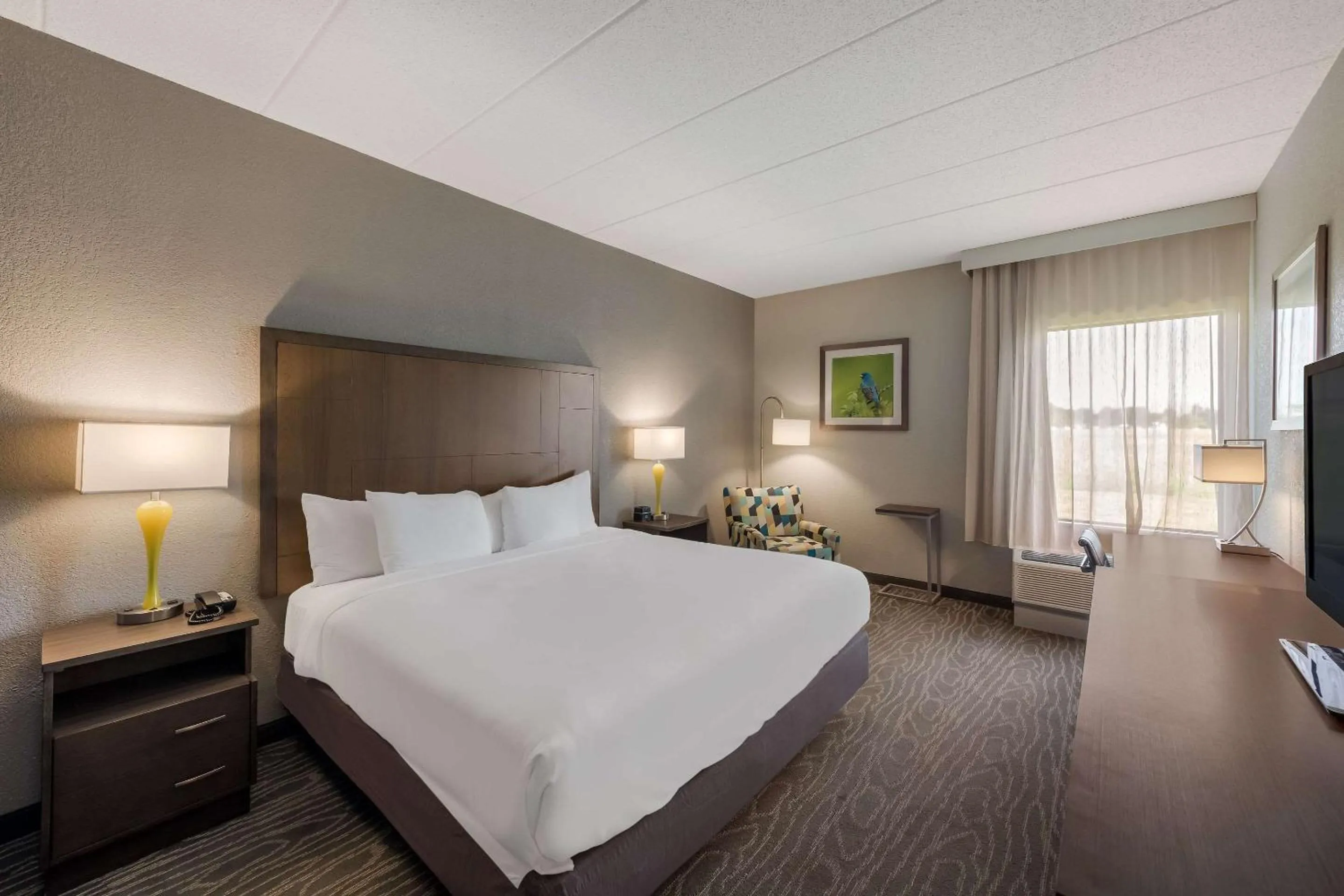 Bedroom, Bed in Comfort Inn & Suites Tipp City Dayton North I-75