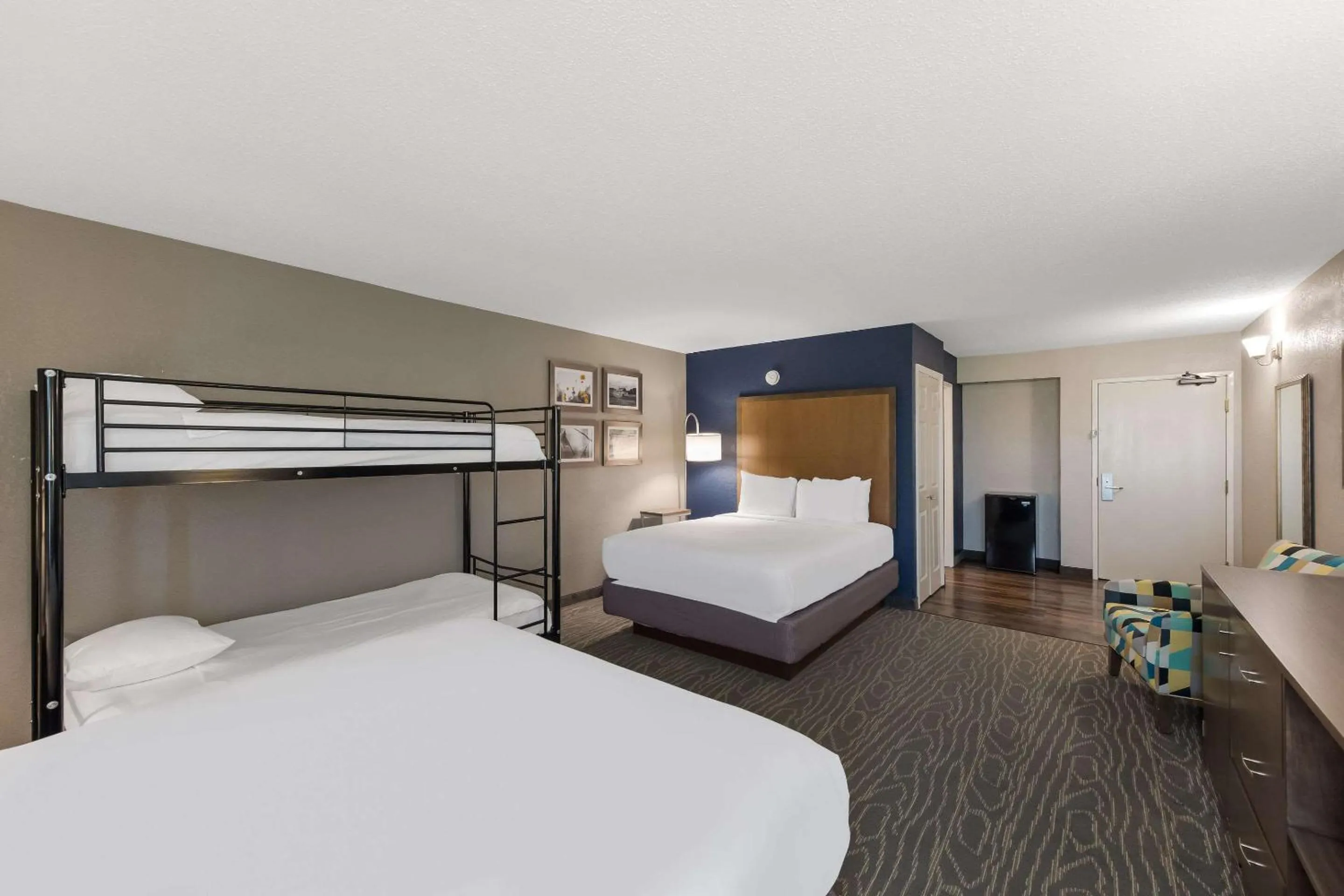 Bedroom, Bed in Comfort Inn & Suites Tipp City Dayton North I-75