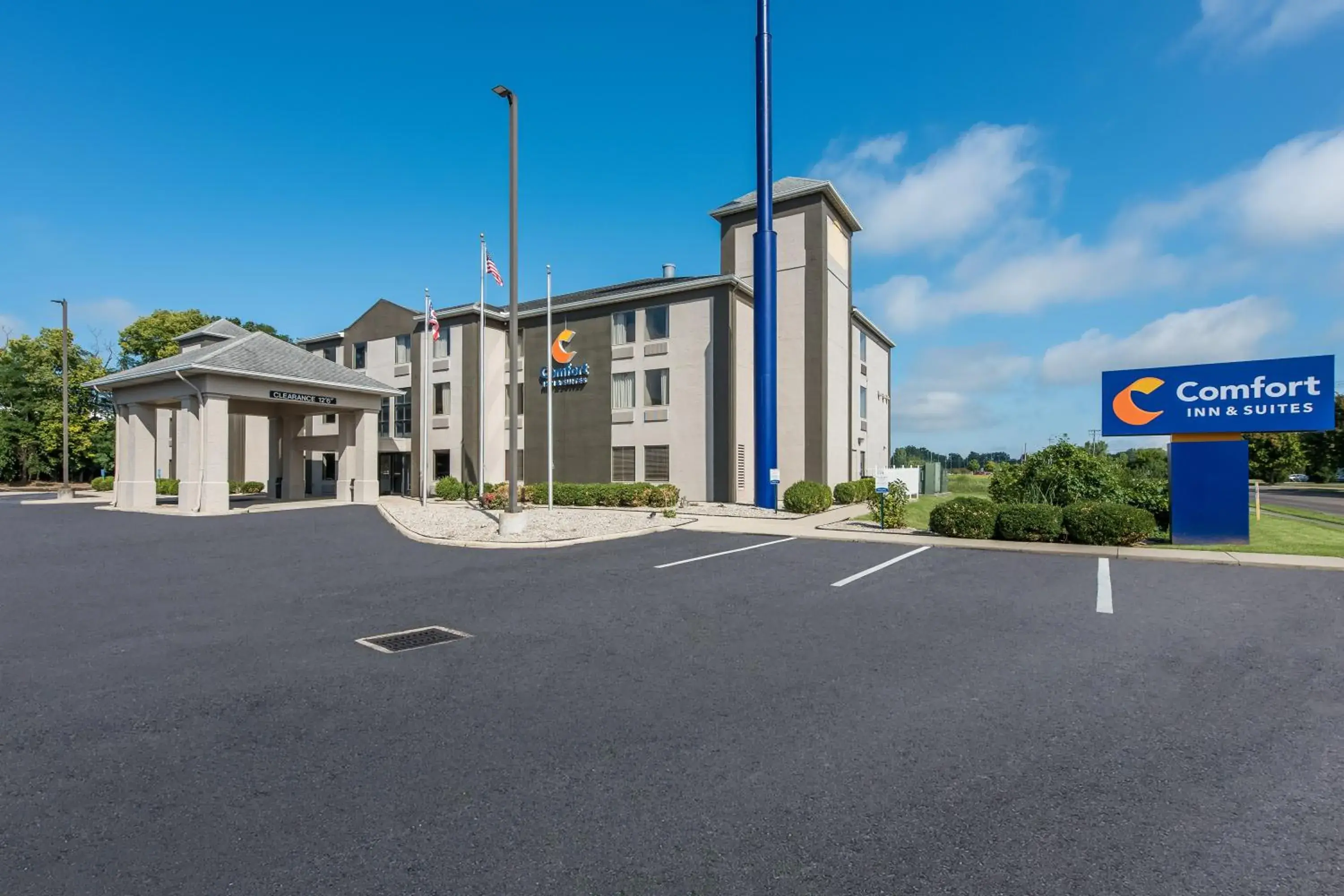 Property building in Comfort Inn & Suites Tipp City Dayton North I-75 Property building in Comfort Inn & Suites Tipp City Dayton North I-75