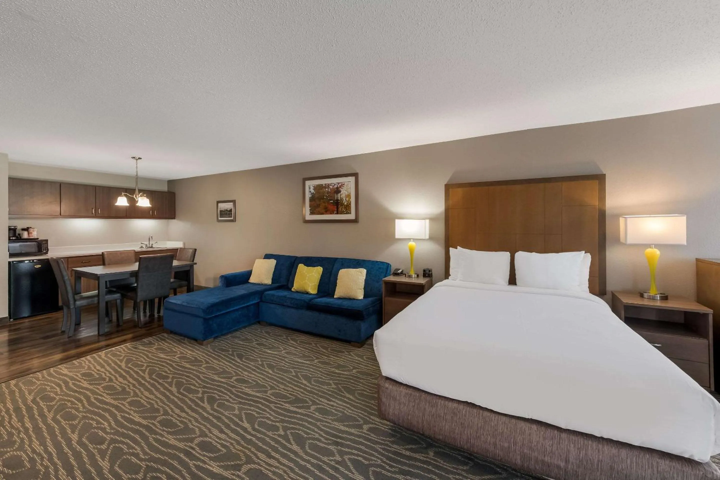 Bedroom, Bed in Comfort Inn & Suites Tipp City Dayton North I-75