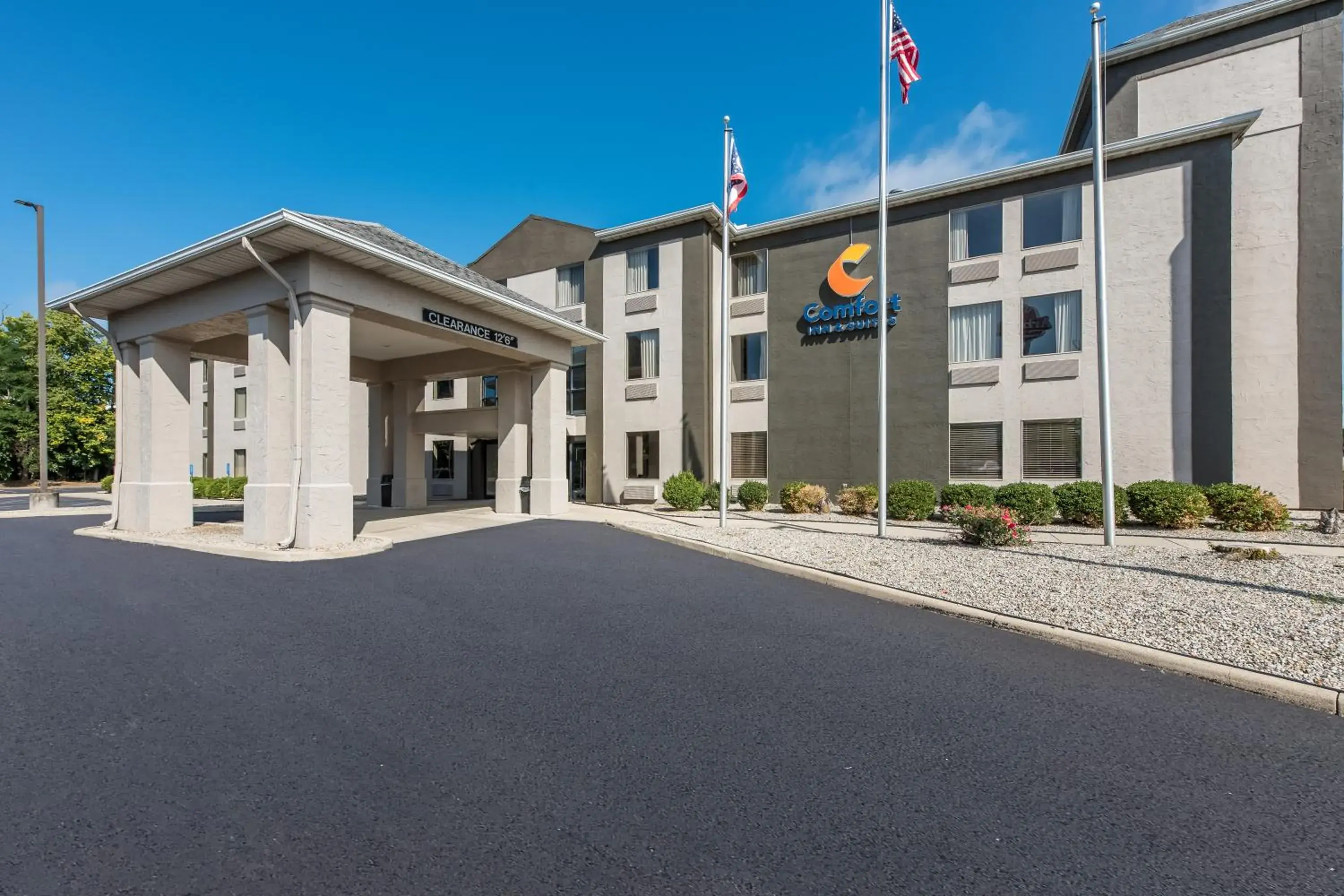 Property building in Comfort Inn & Suites Tipp City Dayton North I-75 Property building in Comfort Inn & Suites Tipp City Dayton North I-75