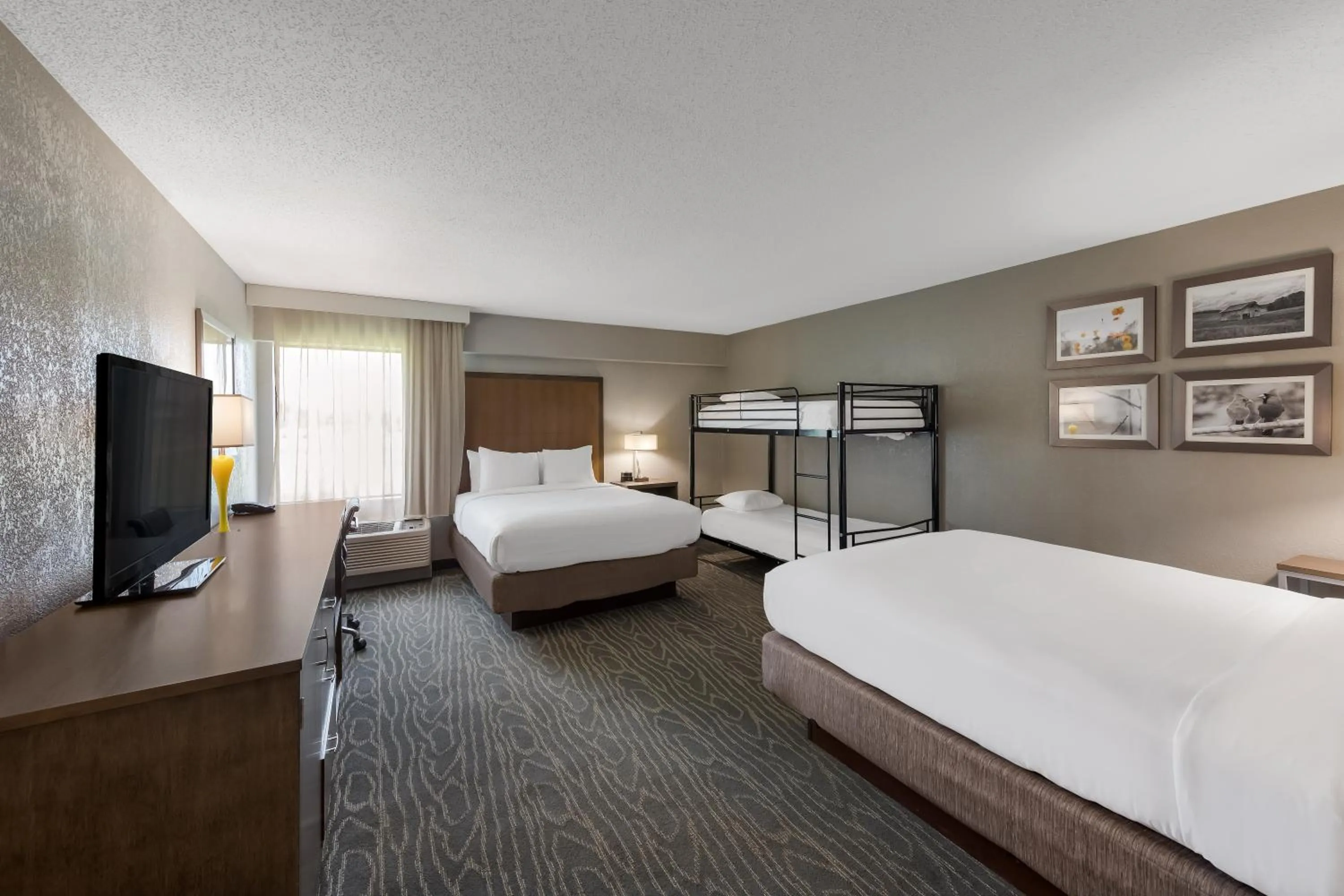 Bedroom, Bed in Comfort Inn & Suites Tipp City Dayton North I-75