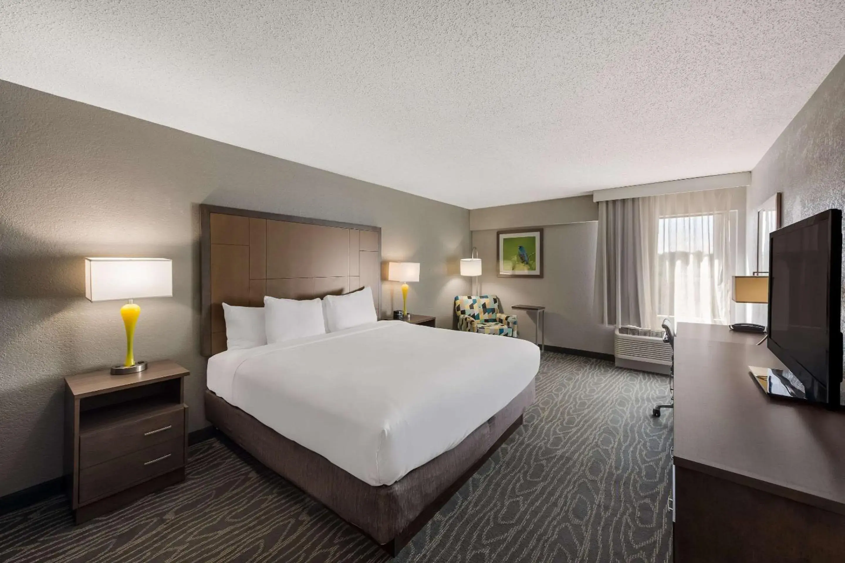 Bedroom, Bed in Comfort Inn & Suites Tipp City Dayton North I-75 Bedroom, Bed in Comfort Inn & Suites Tipp City Dayton North I-75