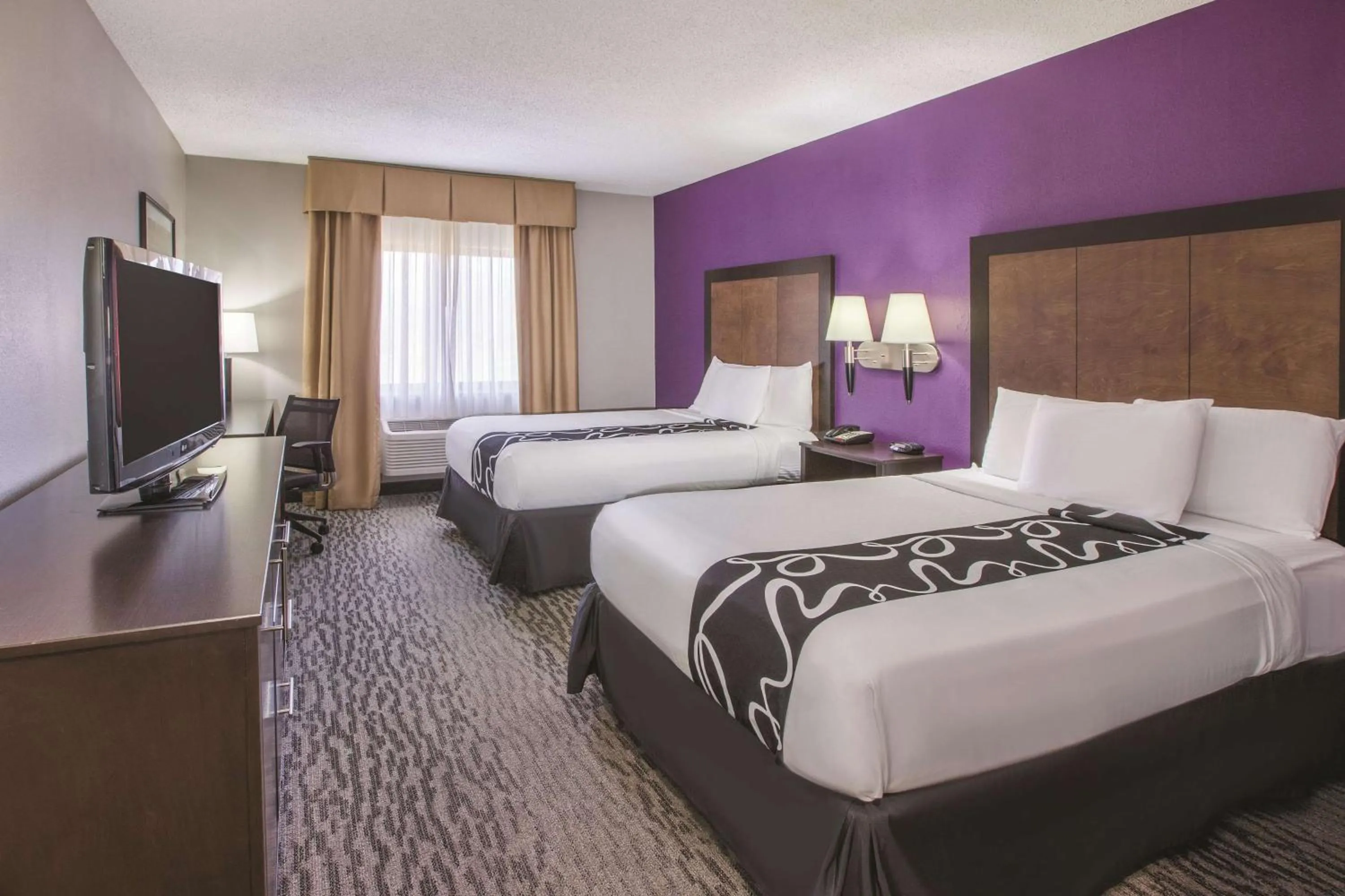 Photo of the whole room, Bed in La Quinta by Wyndham Erie