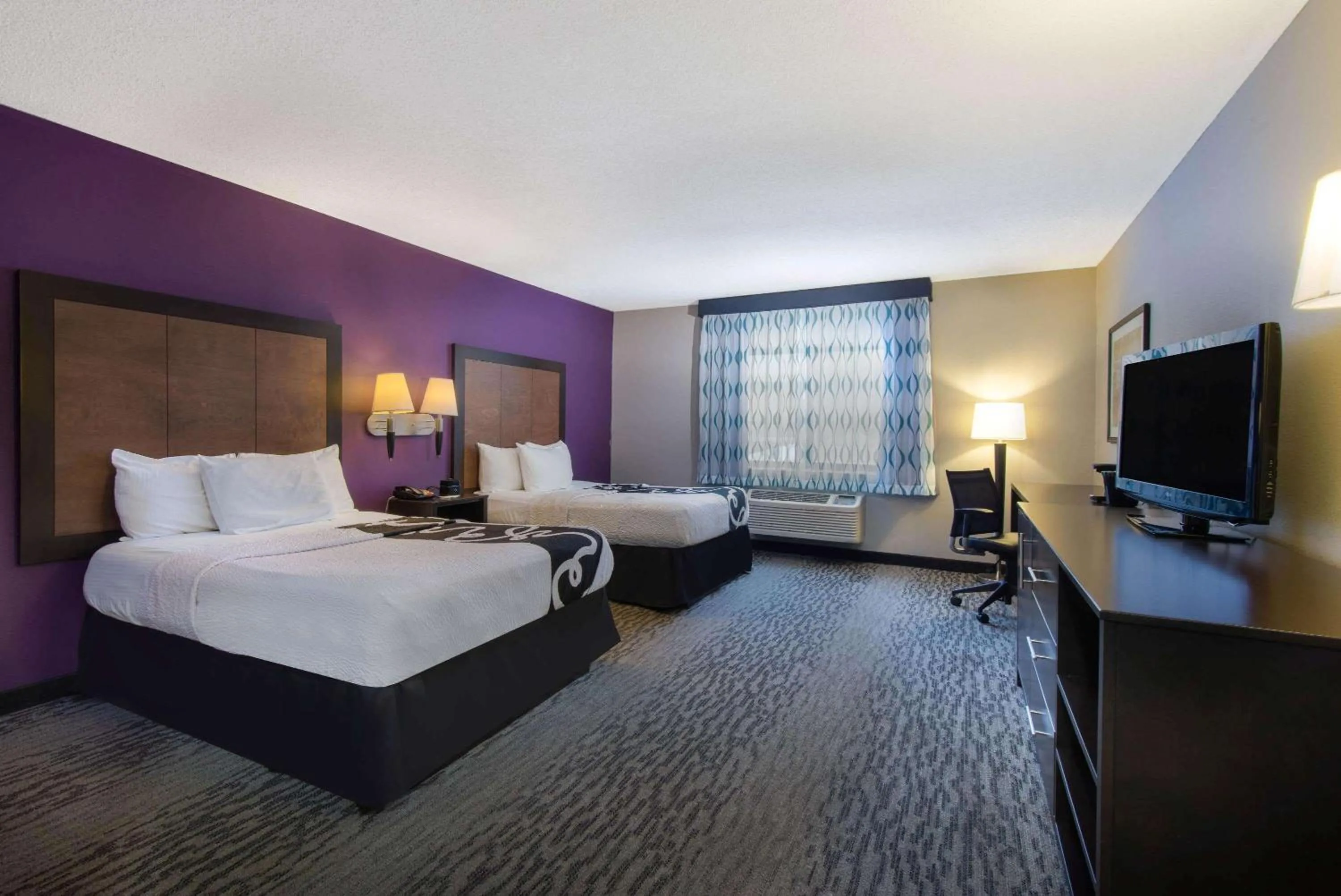 Photo of the whole room, Bed in La Quinta by Wyndham Erie