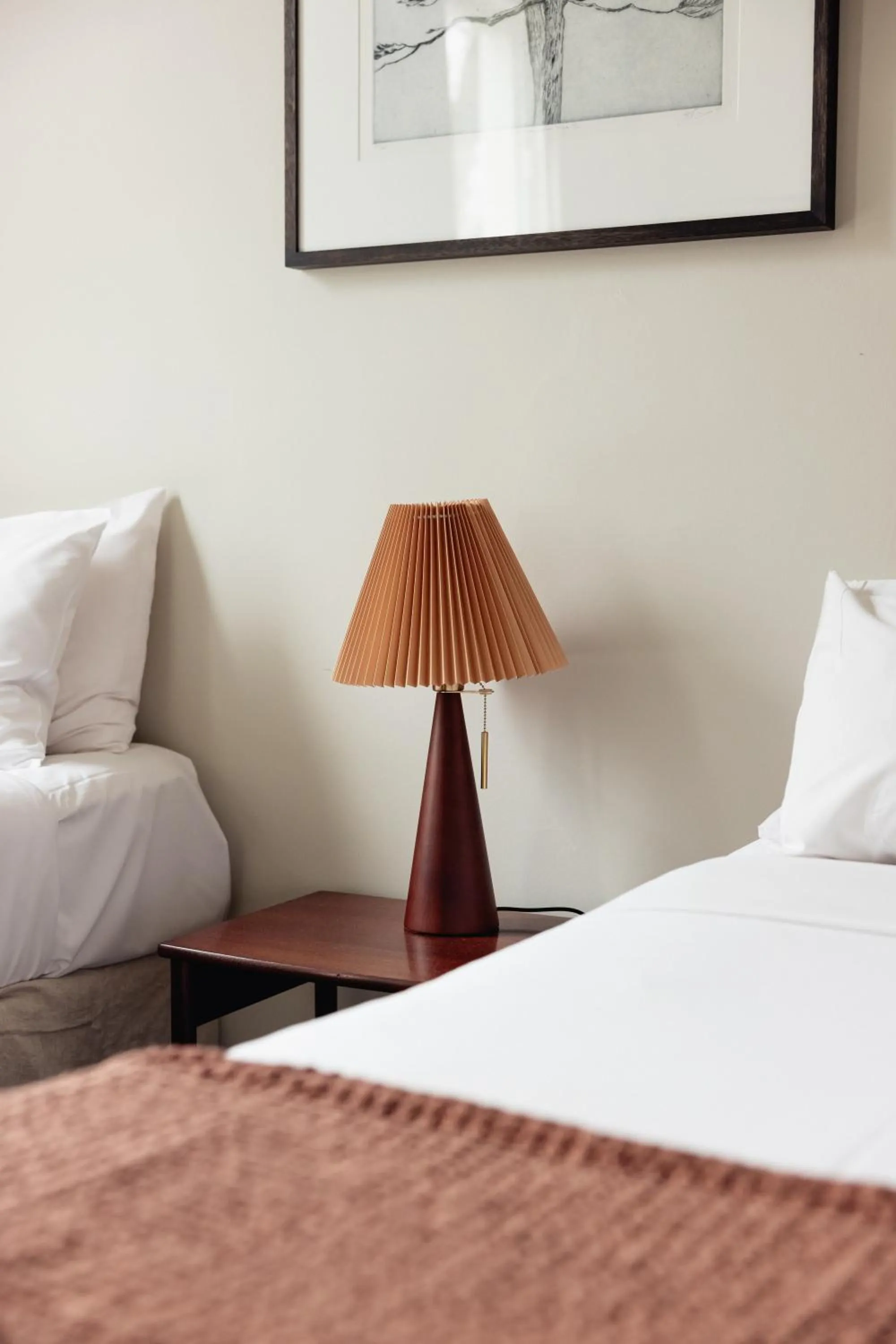 Bedroom, Bed in Naughtons Hotel