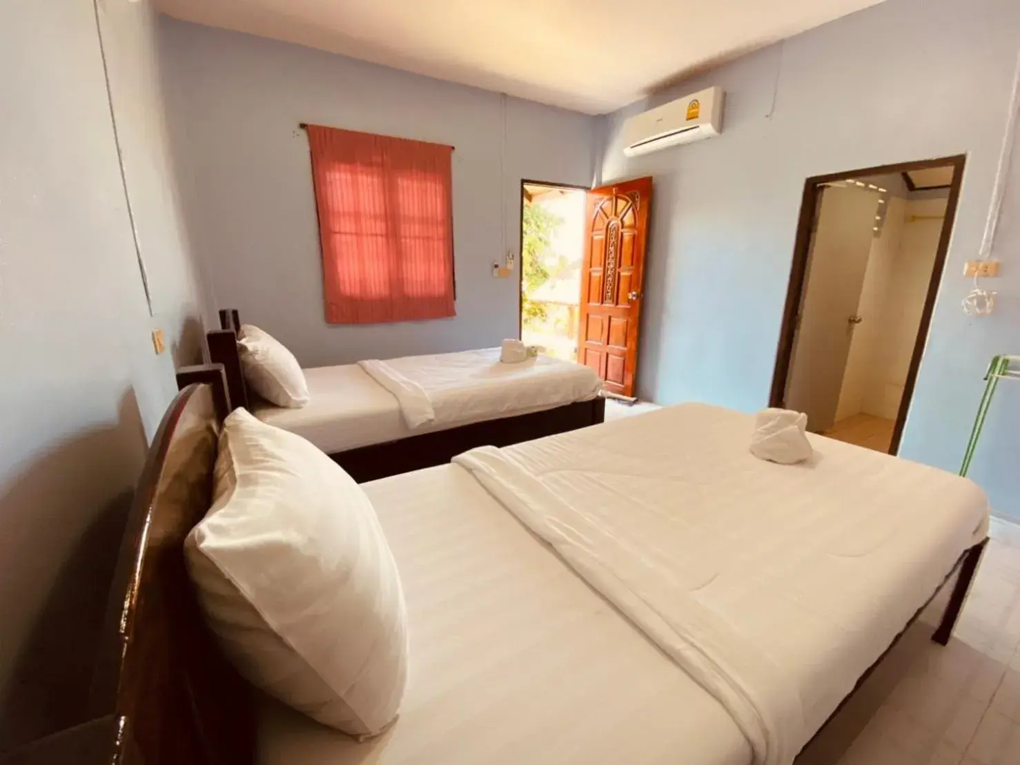 Bed in Phupha Bungalow Haad Rin Bed in Phupha Bungalow Haad Rin