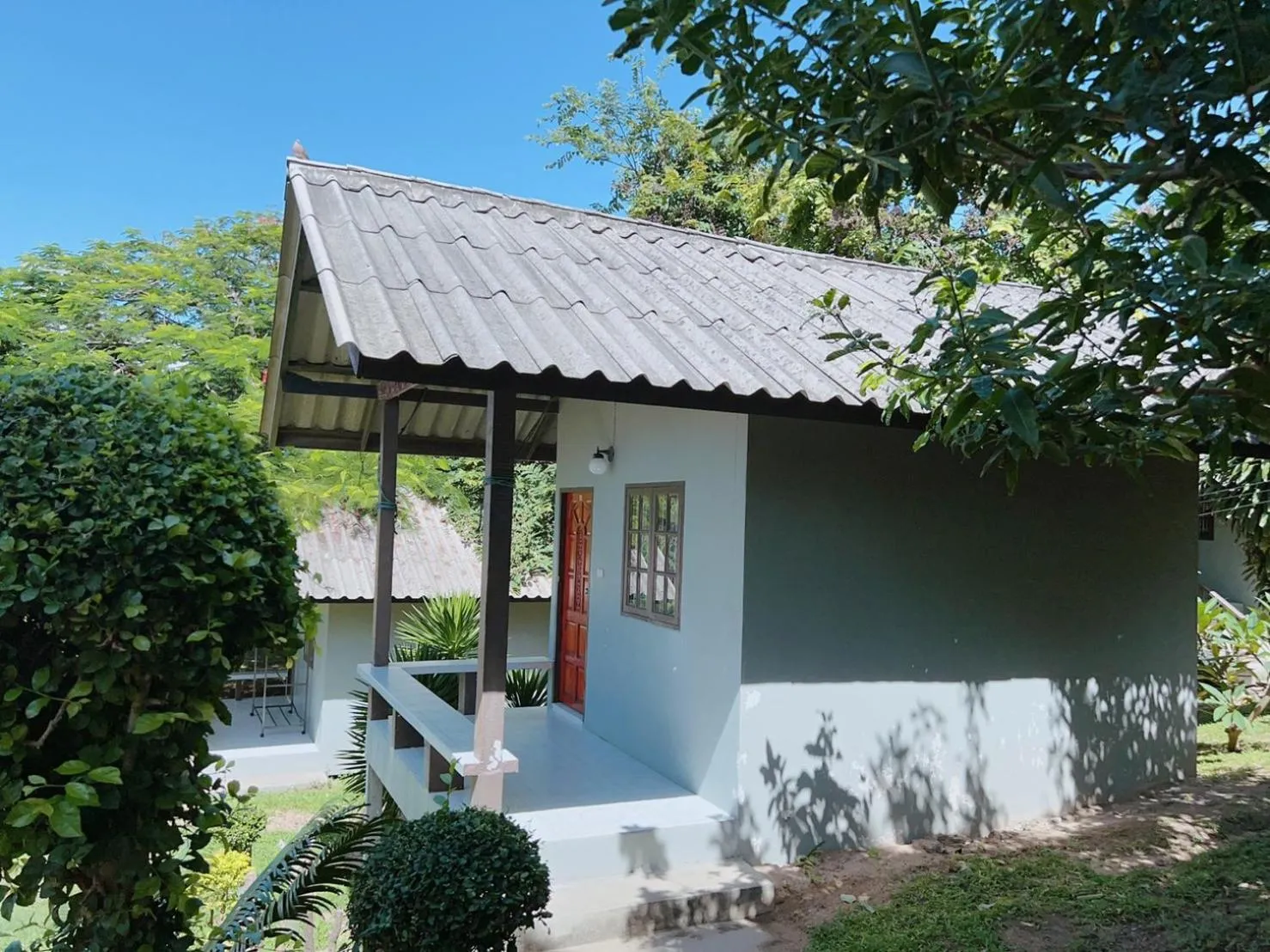 Property building in Phupha Bungalow Haad Rin