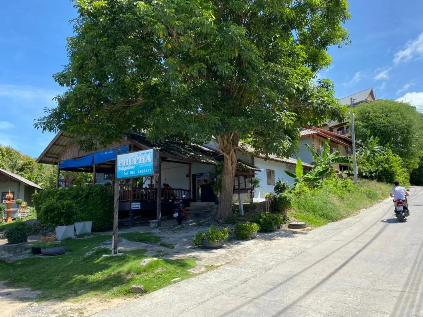 Facade/entrance in Phupha Bungalow Haad Rin Facade/entrance in Phupha Bungalow Haad Rin