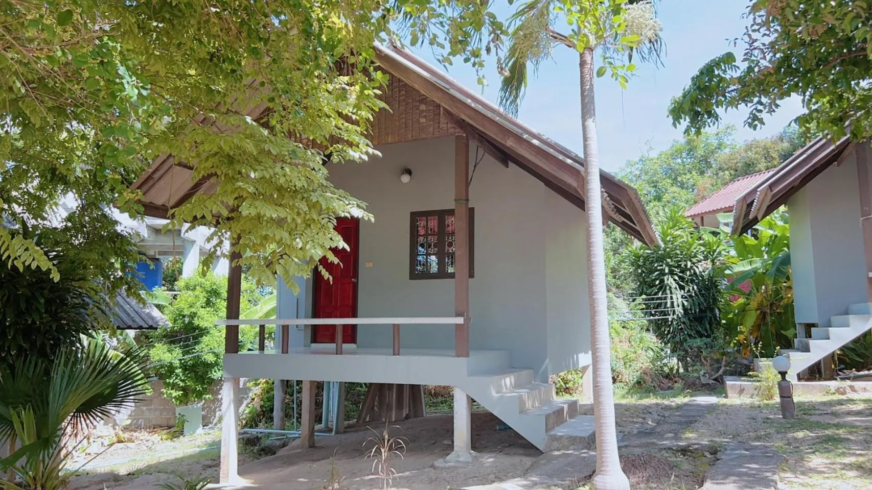 Property building in Phupha Bungalow Haad Rin