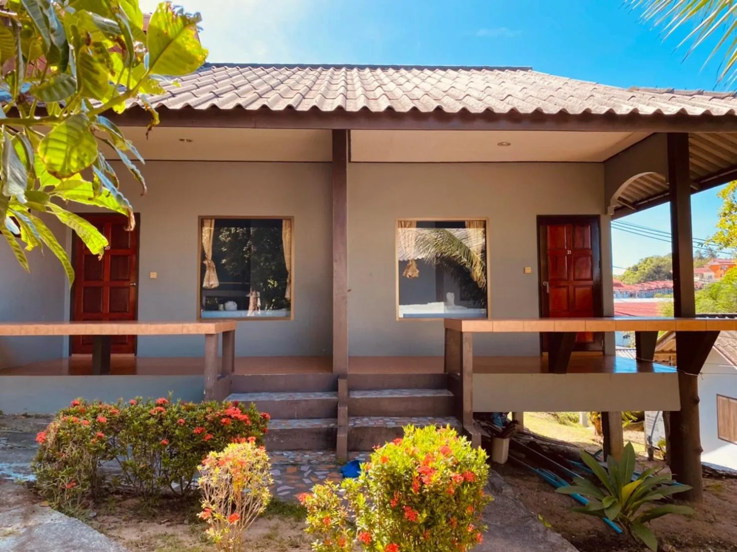 Garden view in Phupha Bungalow Haad Rin