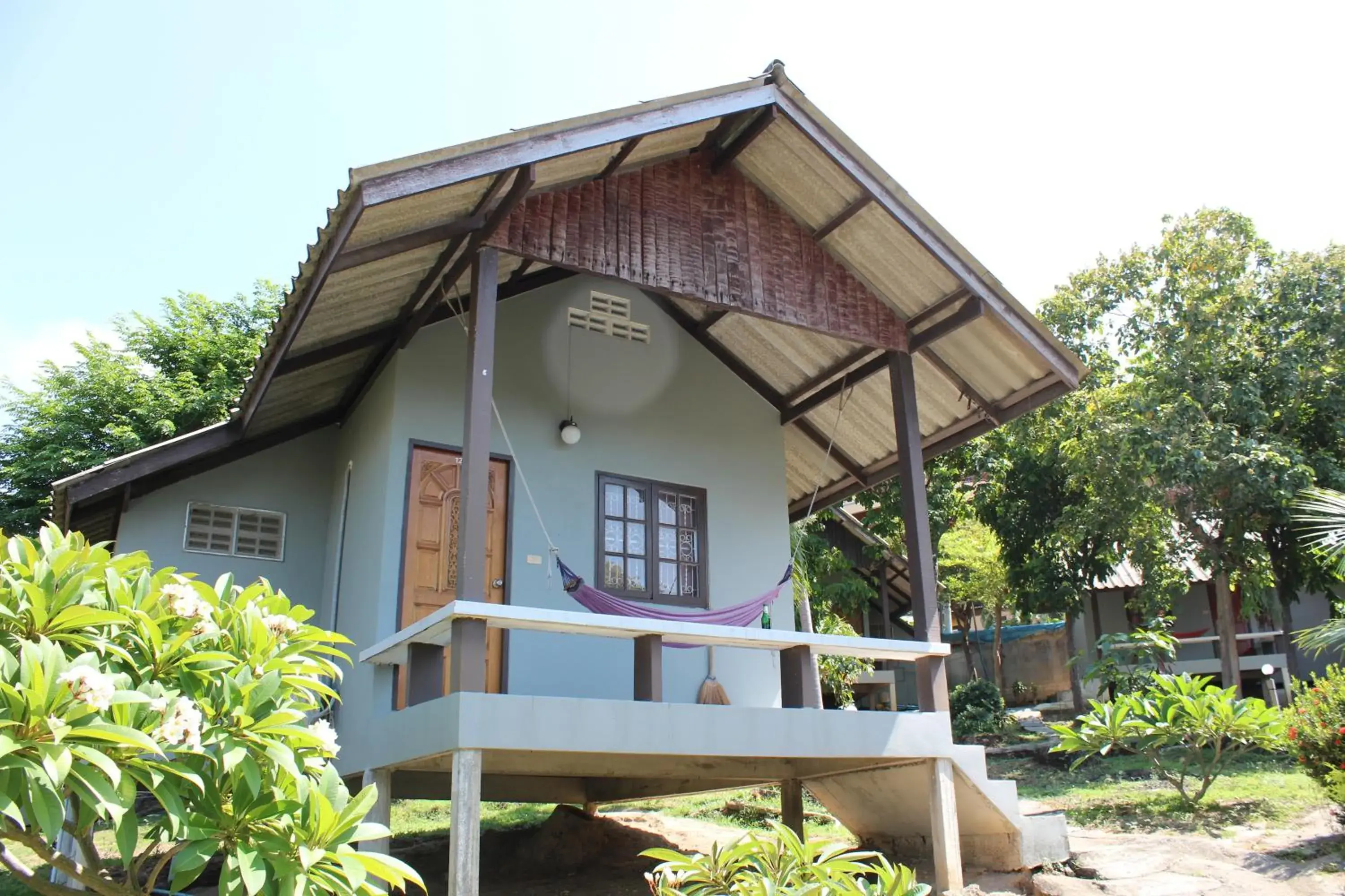 Property building in Phupha Bungalow Haad Rin Property building in Phupha Bungalow Haad Rin