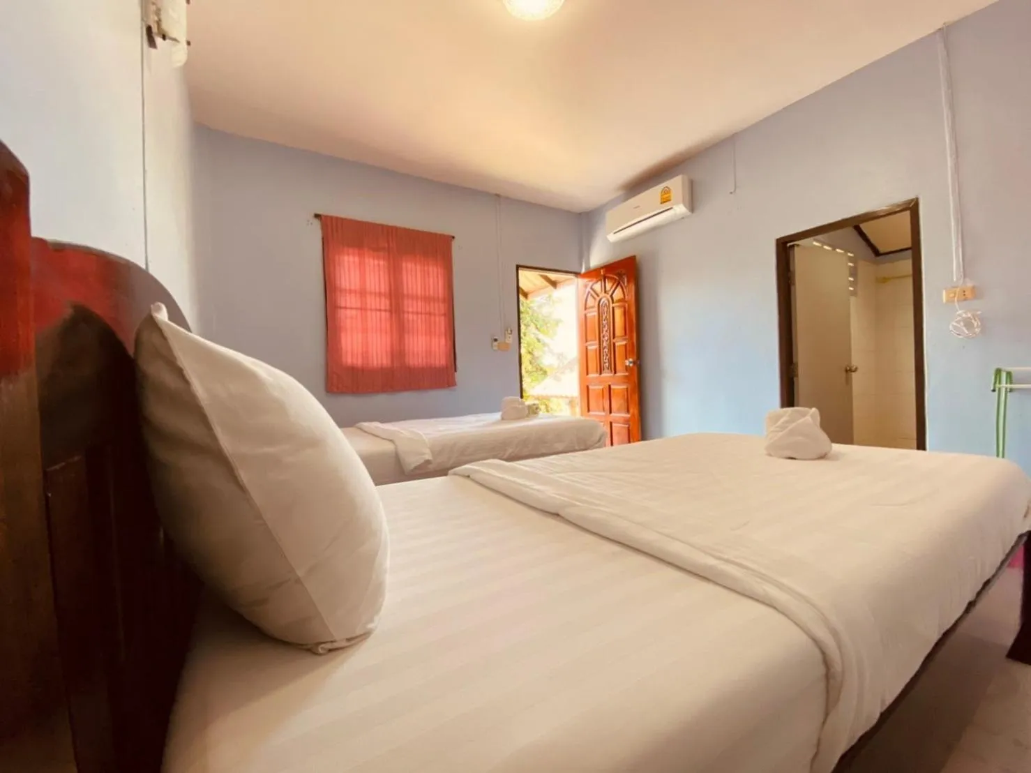 Bedroom, Bed in Phupha Bungalow Haad Rin