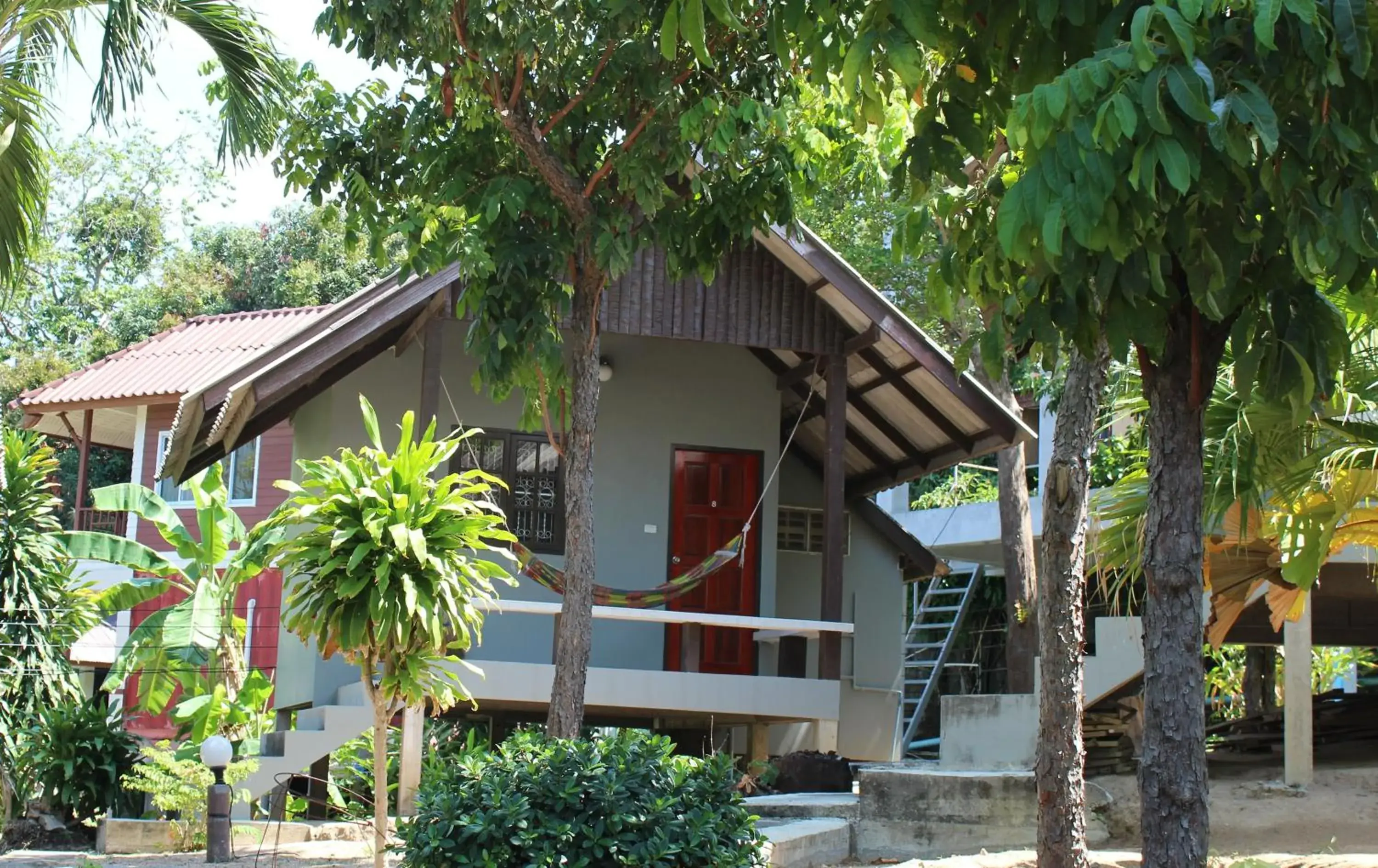 Property building in Phupha Bungalow Haad Rin Property building in Phupha Bungalow Haad Rin