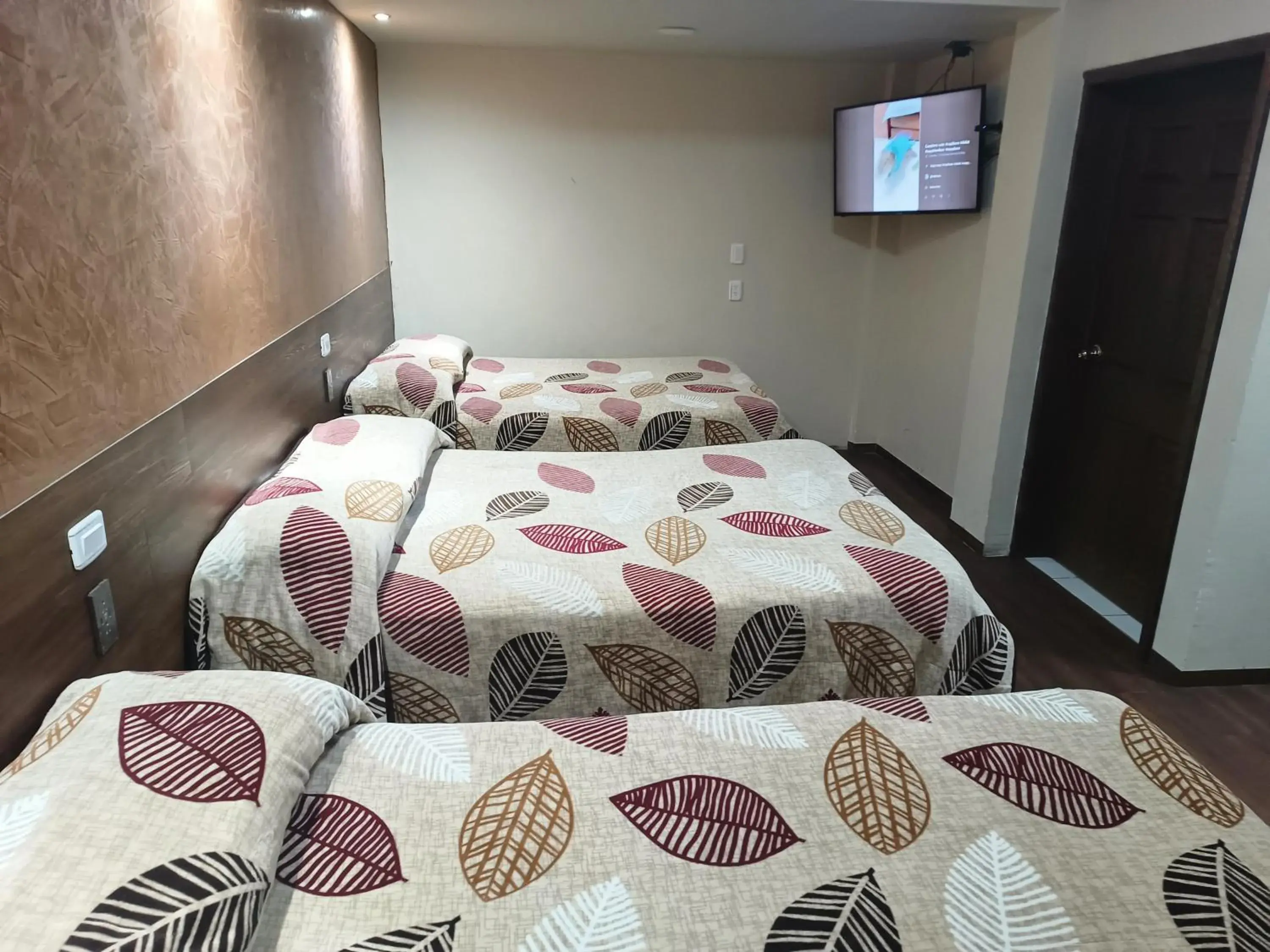 Triple Room in HOTEL BAEZA Triple Room in HOTEL BAEZA