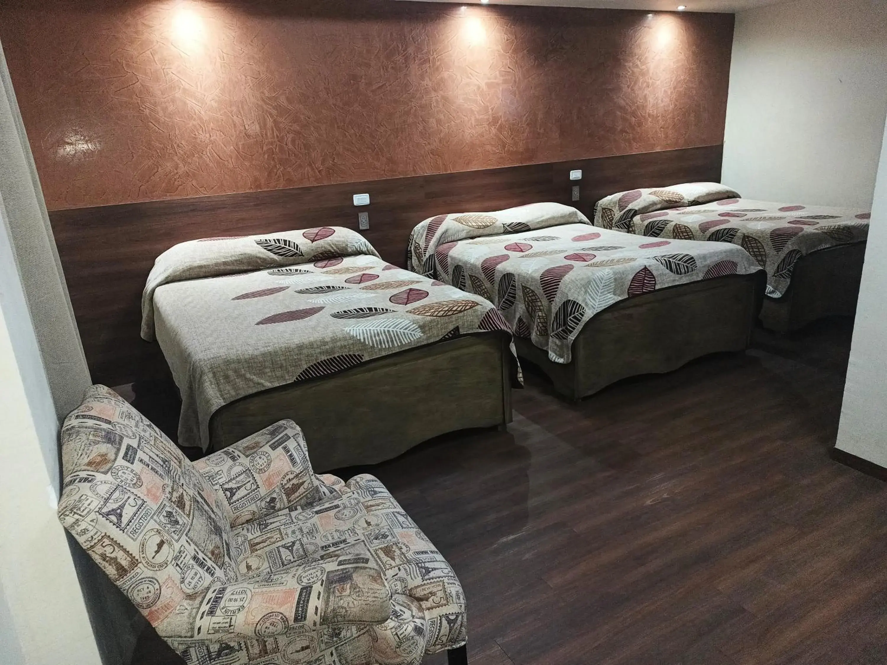 Triple Room in HOTEL BAEZA Triple Room in HOTEL BAEZA