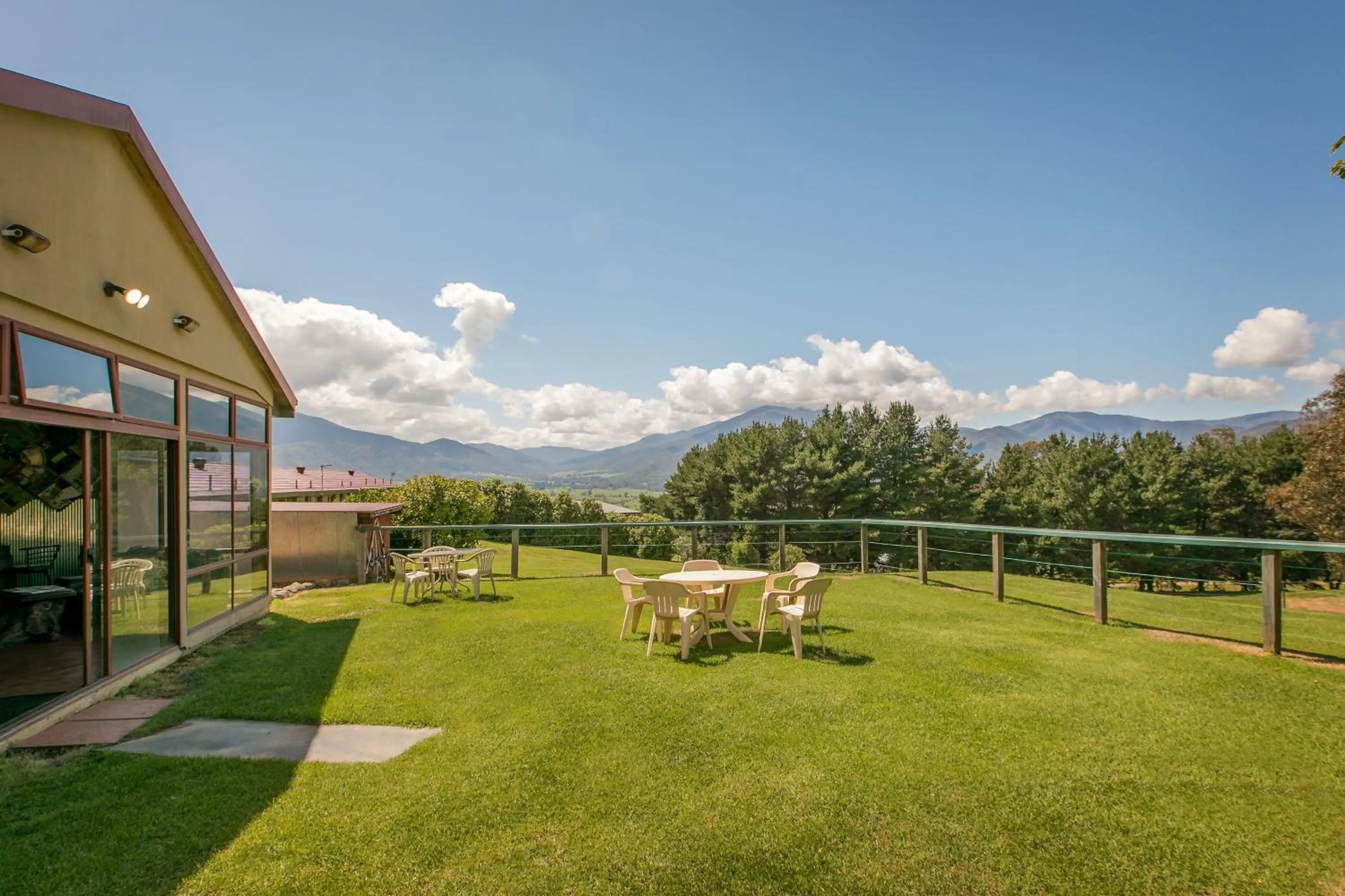 Mountain view in Allamar Motel