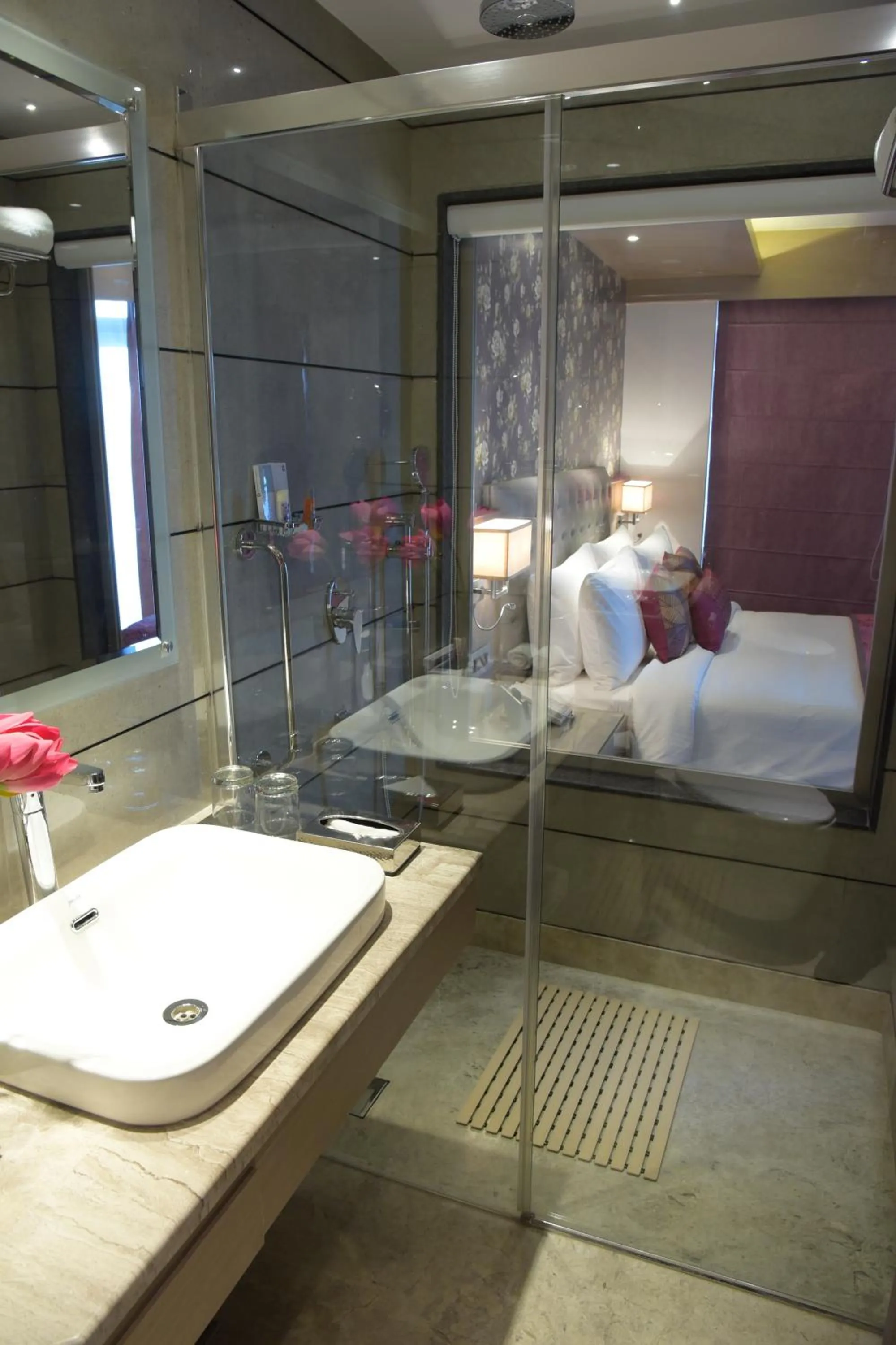 Bathroom, Bed in Welcomhotel by ITC Hotels, Shimla