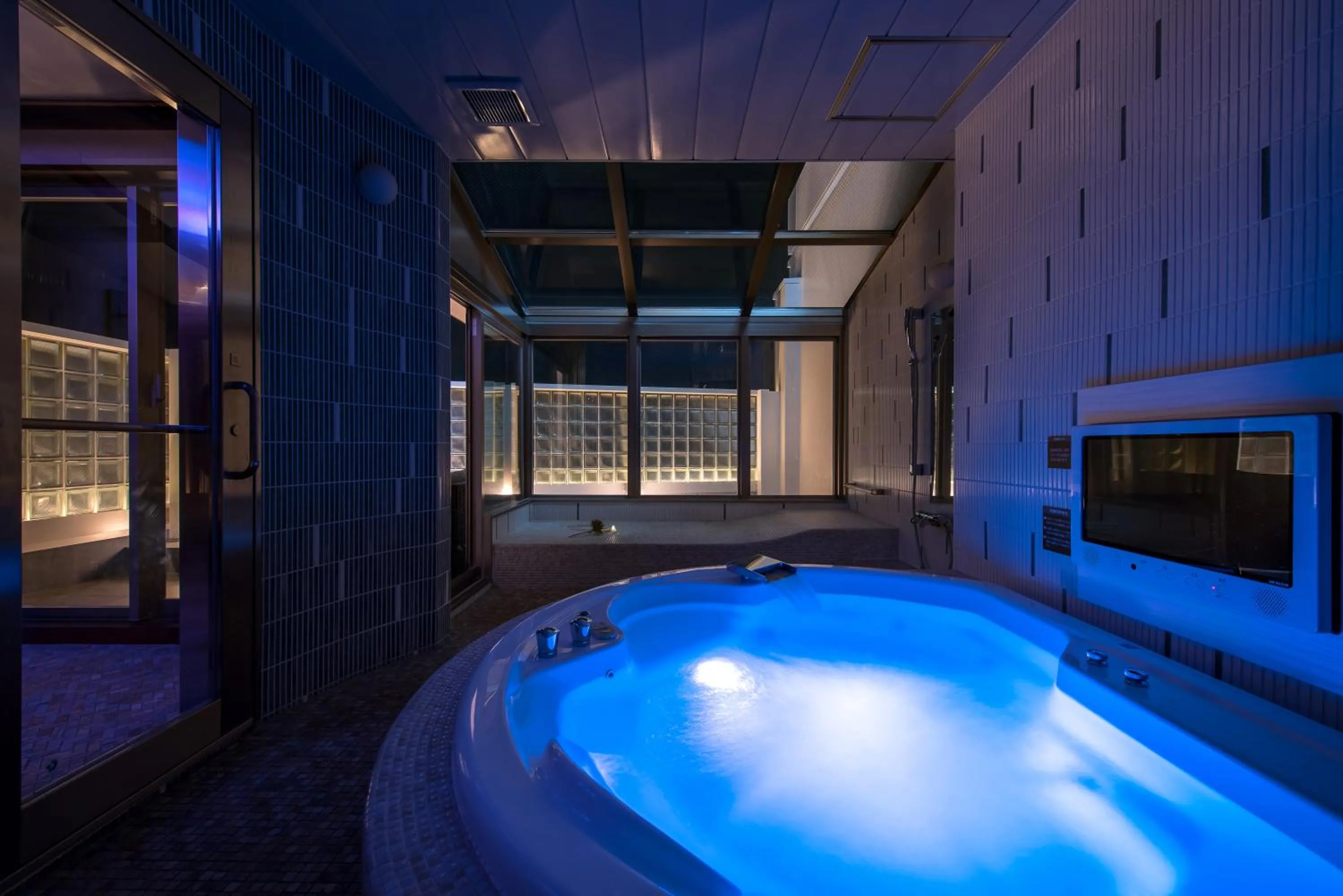 Hotel C. Chiba Shiroi