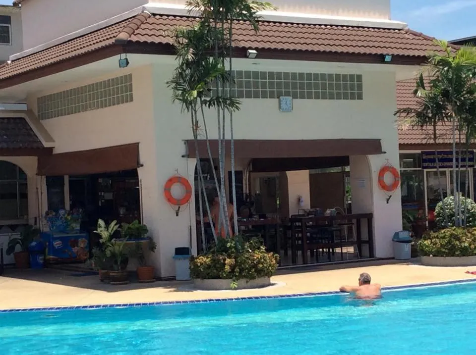 Restaurant/places to eat in B&B View Talay 1B by Franco Jontiem