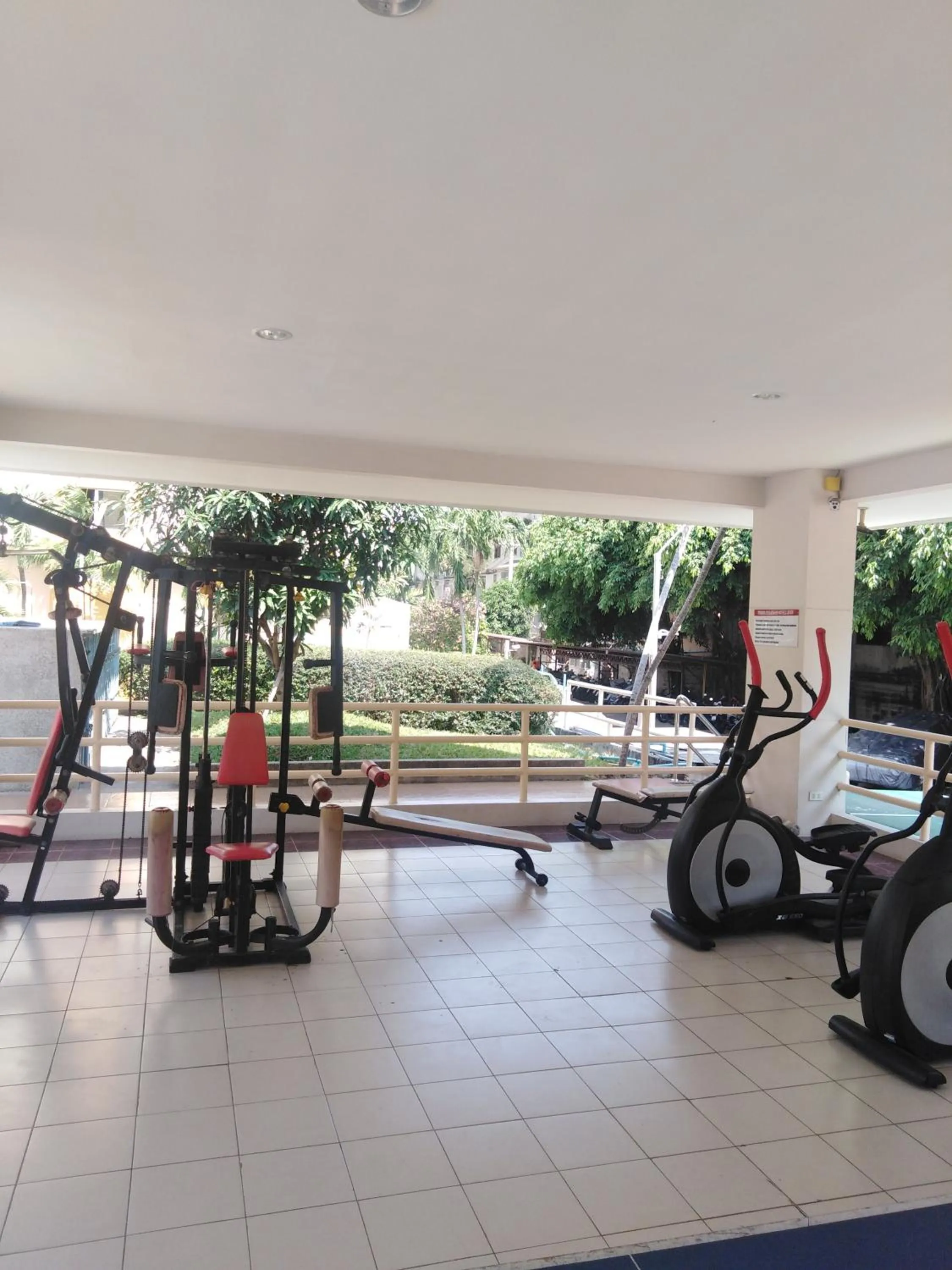 Fitness centre/facilities in B&B View Talay 1B by Franco Jontiem