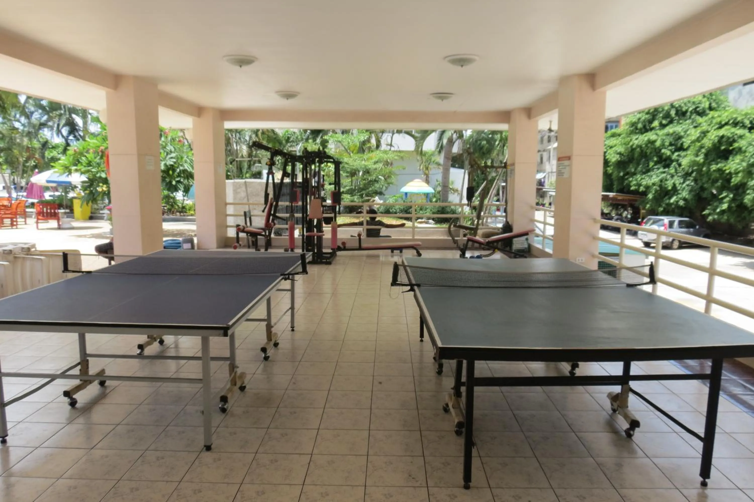 Table tennis in B&B View Talay 1B by Franco Jontiem