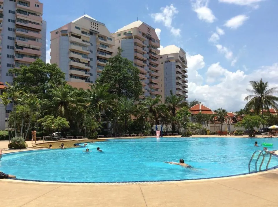 Swimming pool in B&B View Talay 1B by Franco Jontiem