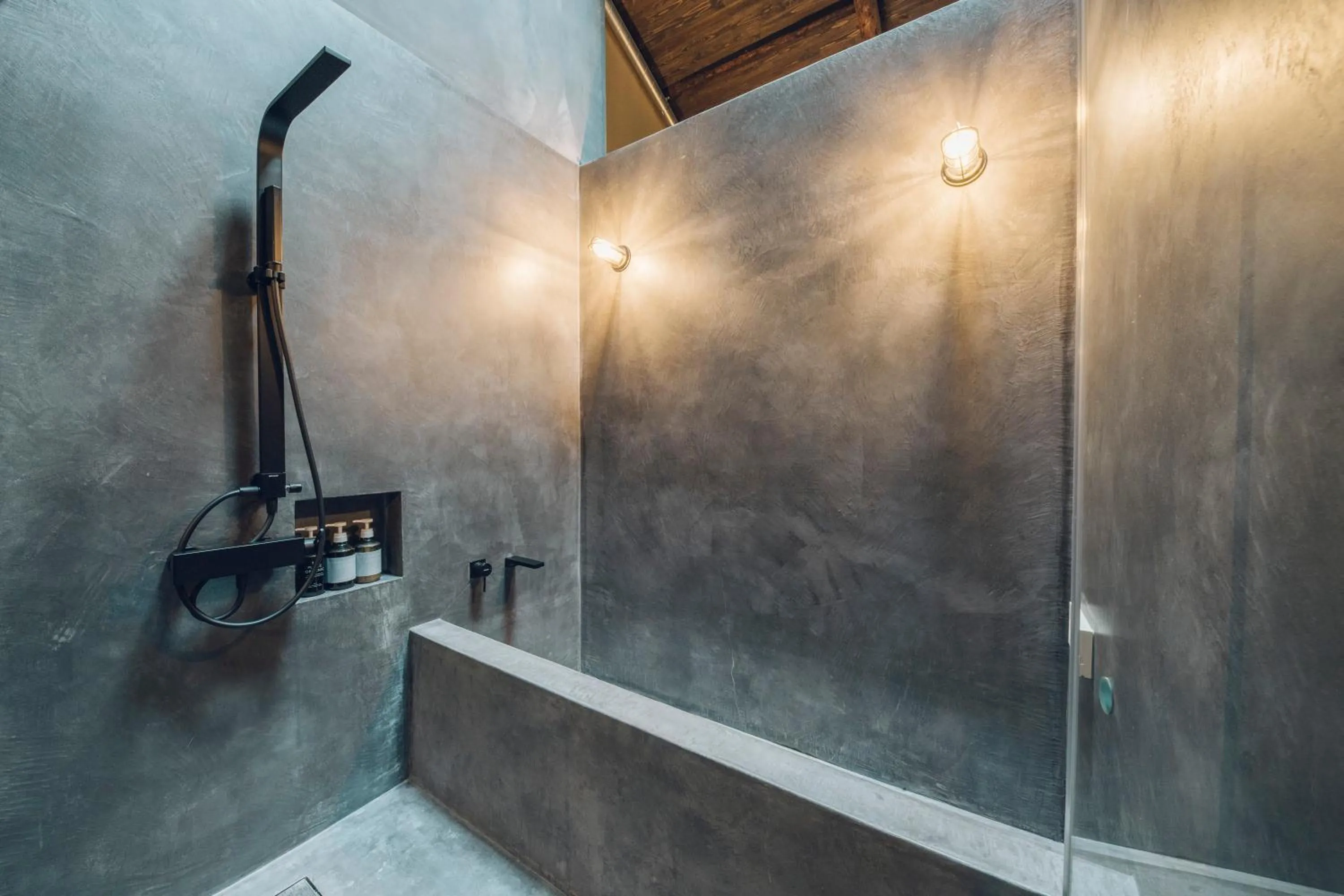 Shower in Meguru House Kyoto