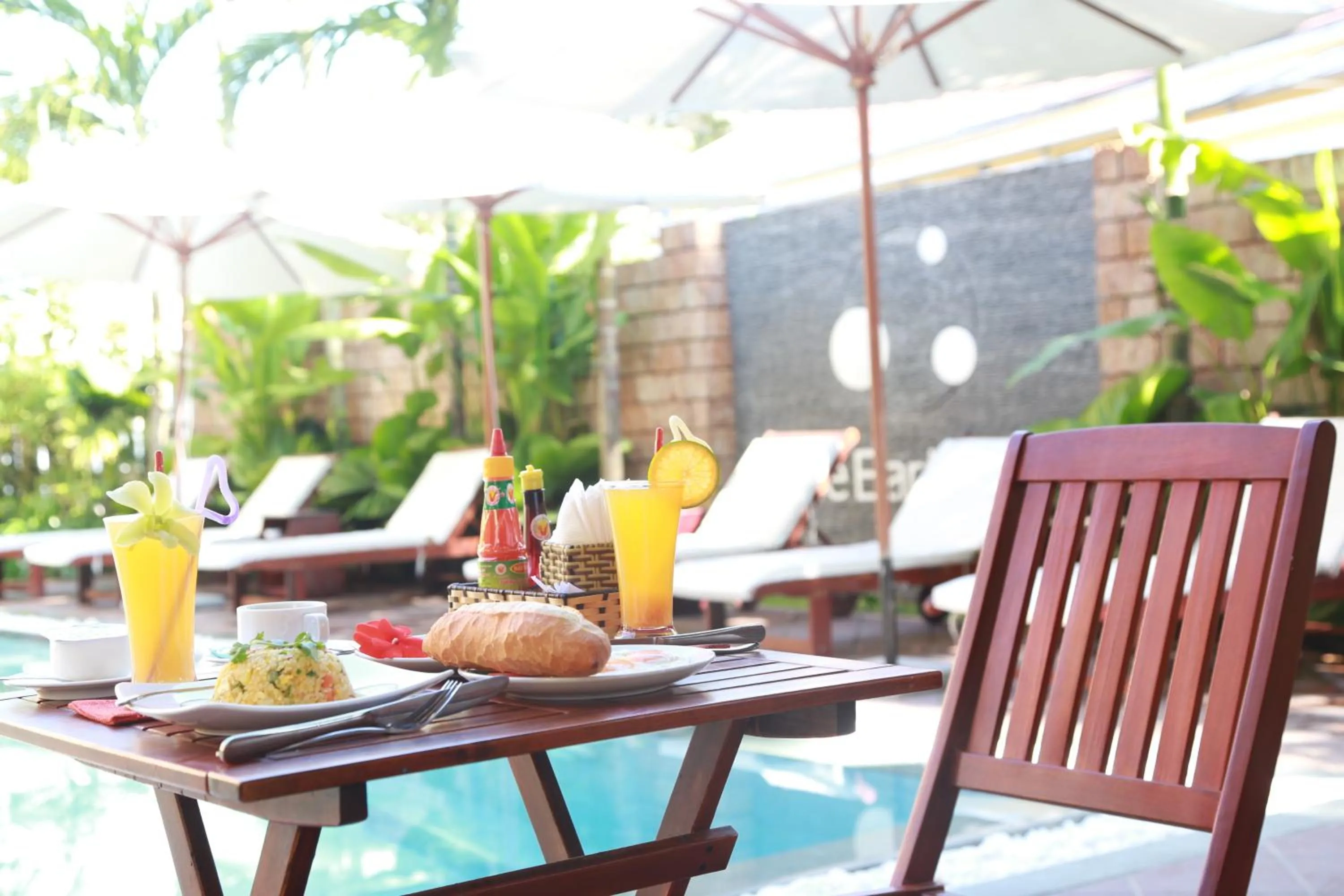 Food in The Earth Villa